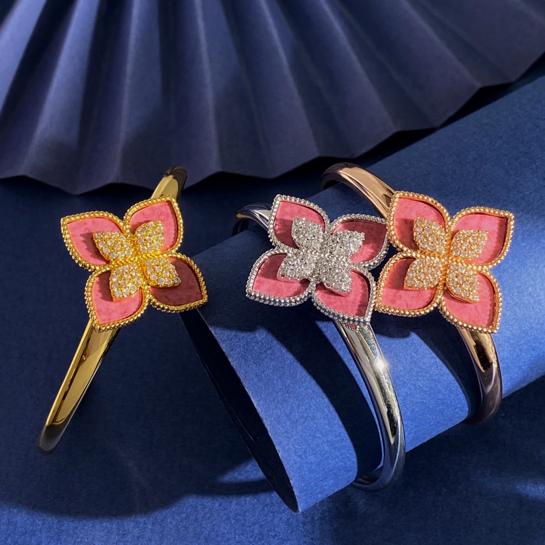  RC80 70 70
Roberto Coin珂瑛 镶钻四瓣花 贝壳粉玉髓四叶花C形开口手镯 黄铜材料