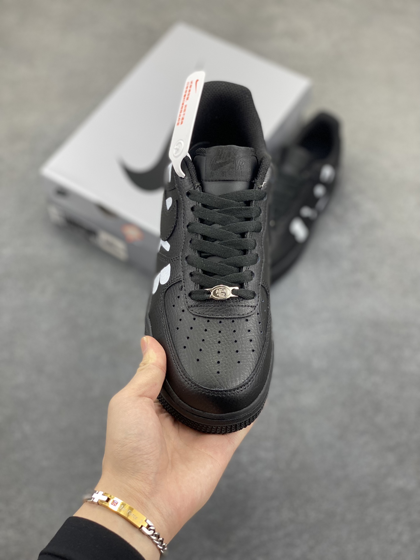 图片[2]-Black COMME DES GARCONS ×Nike Air Force 1 Low CDG联名空军一号低帮休闲板鞋 原鞋开发 原楦头原纸板 配件齐全 纯正版型 正品NFC感应芯片 内置全掌气垫 货号：IB9949-001 尺码：36 36.5 37.5 38 38.5 39 40 40.5 41 42 42.5 43 44 44.5 45-选品中心