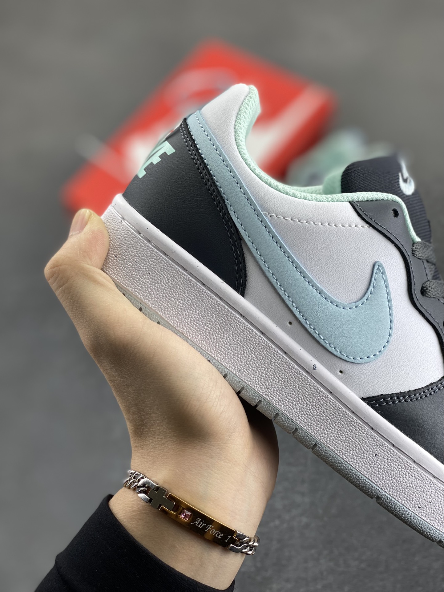 图片[6]-福利特价 Nike Court Borough Low 低帮百搭透气休闲运动板鞋男女鞋 经典耐用的设计，兼顾舒适脚感和出众风范，演绎匠心之作。结构性的支撑贴合感结合复古篮球设计，塑就场外全明星风范。 货号：HQ3258-060 尺码：36 36.5 37.5 38 38.5 39 40 40.5 41 42 42.5 43 44 45-选品中心