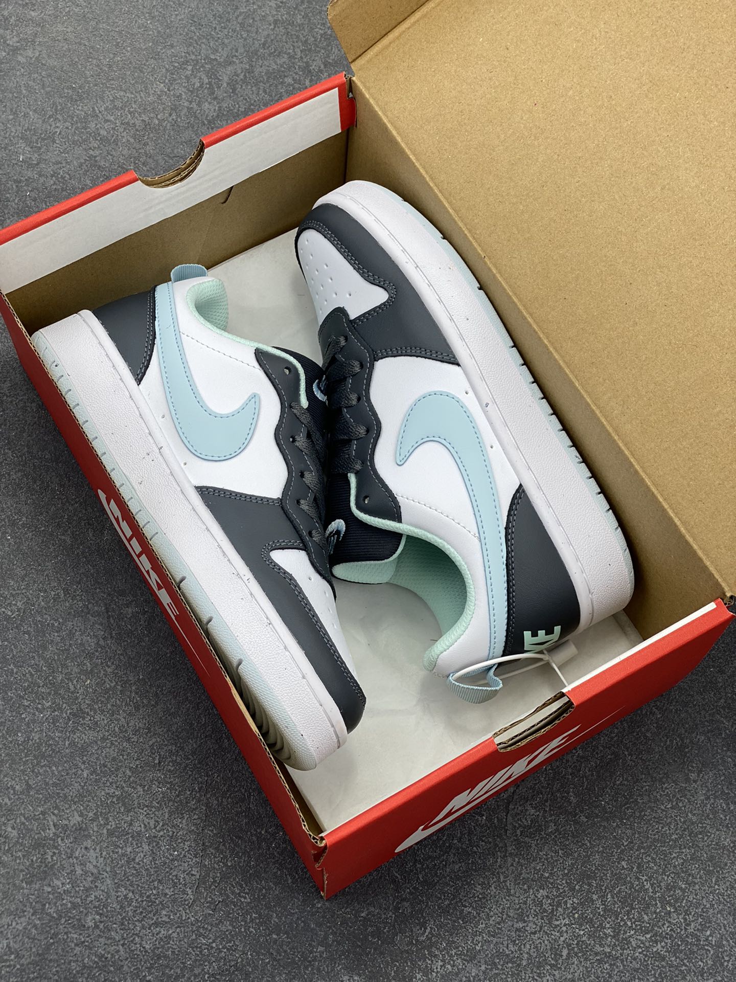 图片[9]-福利特价 Nike Court Borough Low 低帮百搭透气休闲运动板鞋男女鞋 经典耐用的设计，兼顾舒适脚感和出众风范，演绎匠心之作。结构性的支撑贴合感结合复古篮球设计，塑就场外全明星风范。 货号：HQ3258-060 尺码：36 36.5 37.5 38 38.5 39 40 40.5 41 42 42.5 43 44 45-选品中心