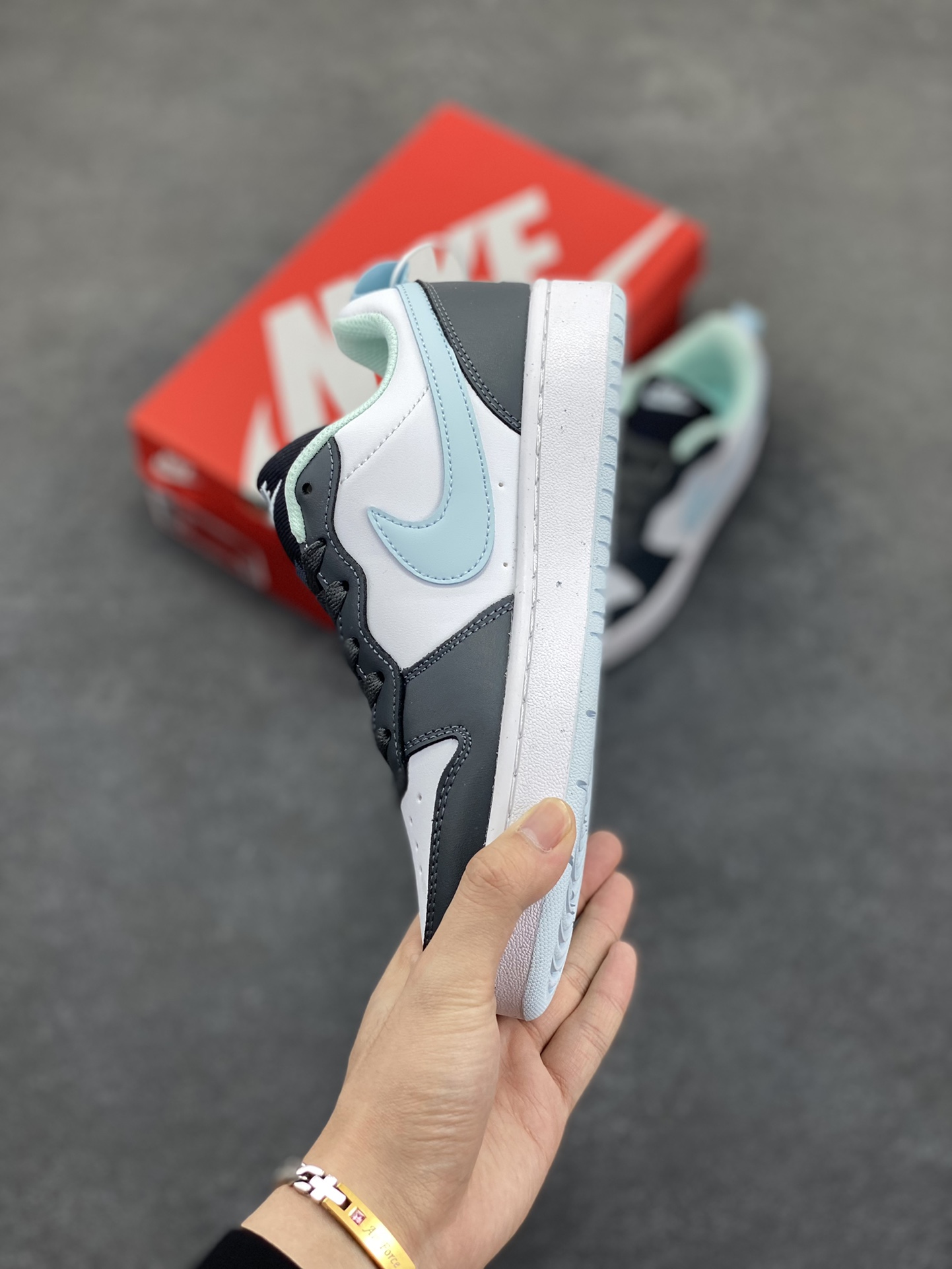 图片[3]-福利特价 Nike Court Borough Low 低帮百搭透气休闲运动板鞋男女鞋 经典耐用的设计，兼顾舒适脚感和出众风范，演绎匠心之作。结构性的支撑贴合感结合复古篮球设计，塑就场外全明星风范。 货号：HQ3258-060 尺码：36 36.5 37.5 38 38.5 39 40 40.5 41 42 42.5 43 44 45-选品中心