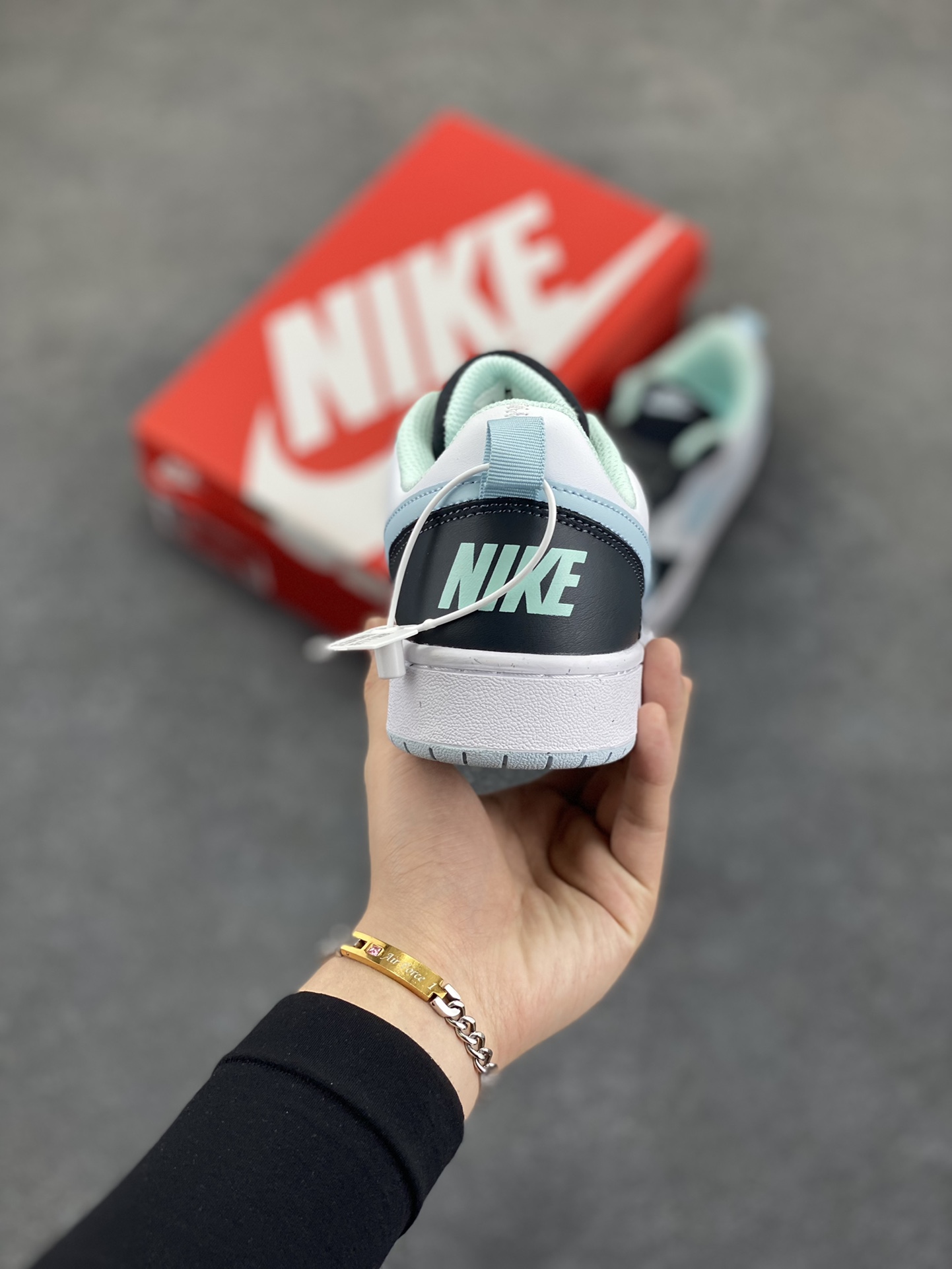 图片[4]-福利特价 Nike Court Borough Low 低帮百搭透气休闲运动板鞋男女鞋 经典耐用的设计，兼顾舒适脚感和出众风范，演绎匠心之作。结构性的支撑贴合感结合复古篮球设计，塑就场外全明星风范。 货号：HQ3258-060 尺码：36 36.5 37.5 38 38.5 39 40 40.5 41 42 42.5 43 44 45-选品中心