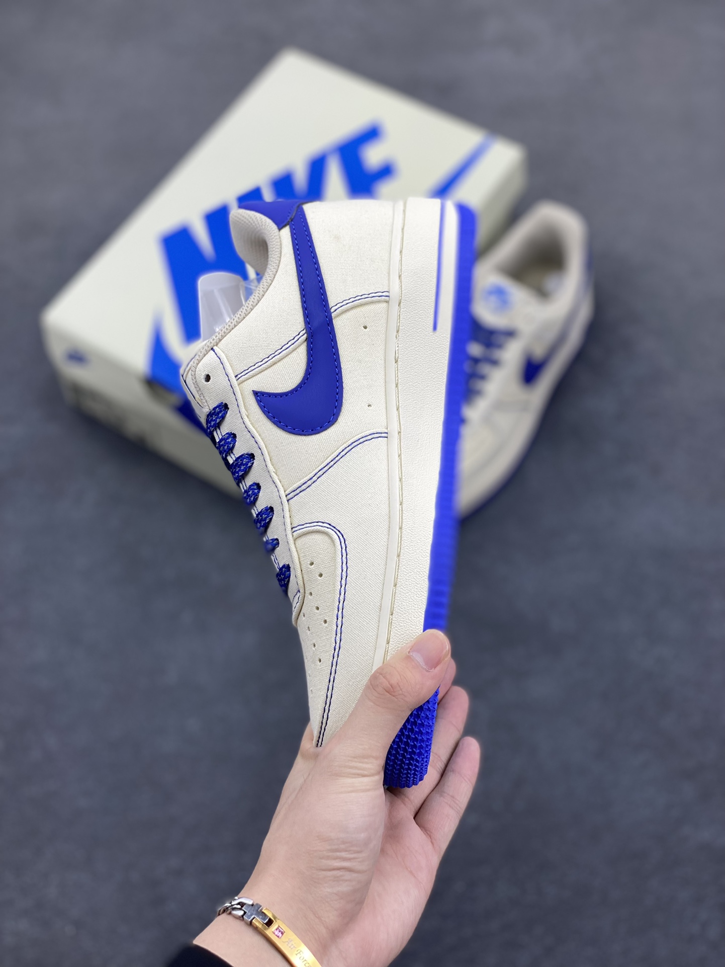 图片[3]-NIke Air Force 1 \’07 米蓝布面 空军一号低帮休闲板鞋 3m反光 进口牛筋布 原楦头原纸板 纯正空军版型 全掌内置全掌气垫 原盒配件 原厂中底钢印 拉帮完美 货号：TQ1456-233 尺码：36 36.5 37.5 38 38.5 39 40 40.5 41 42 42.5 43 44 44.5 45-选品中心