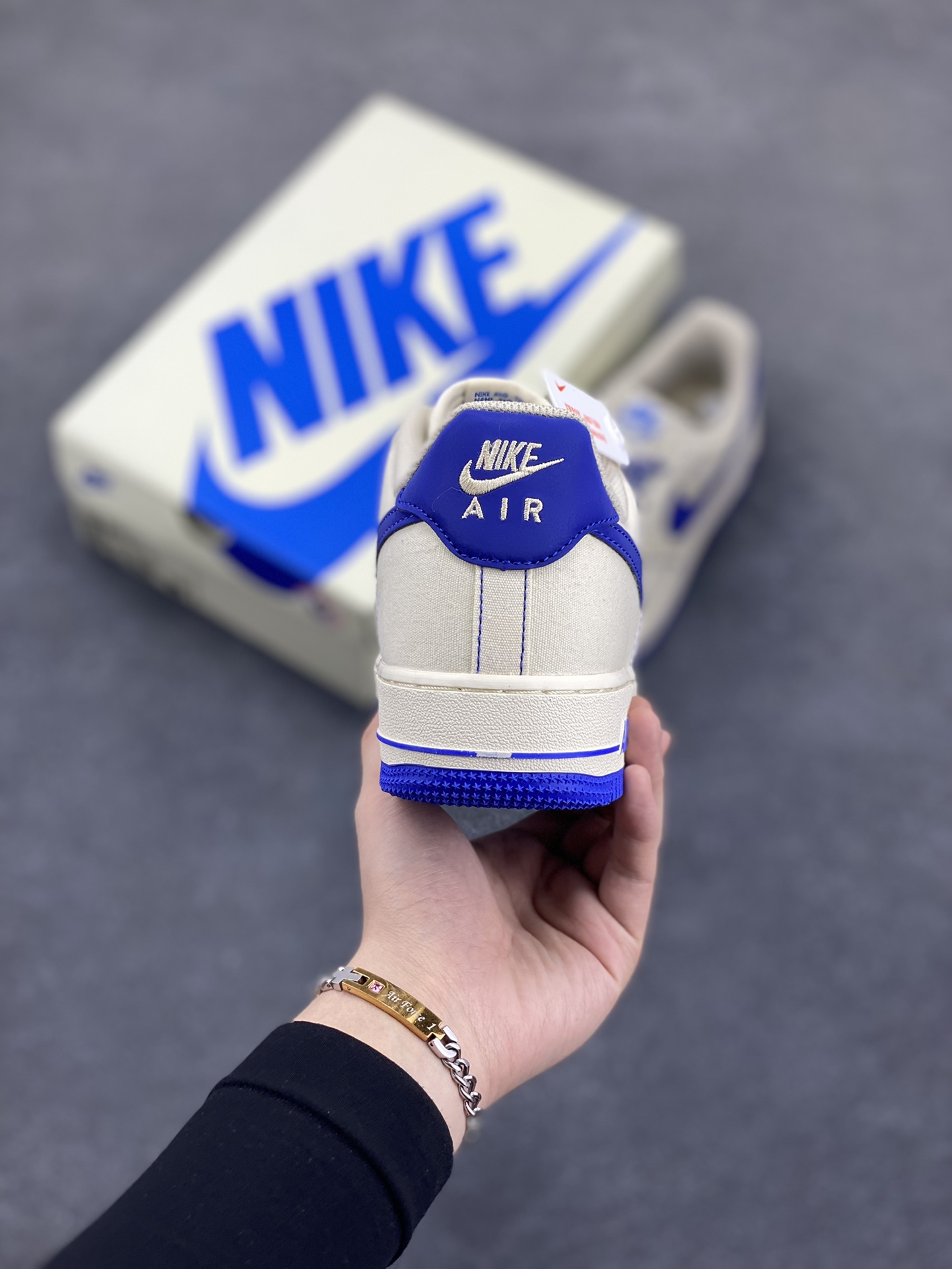 图片[4]-NIke Air Force 1 \’07 米蓝布面 空军一号低帮休闲板鞋 3m反光 进口牛筋布 原楦头原纸板 纯正空军版型 全掌内置全掌气垫 原盒配件 原厂中底钢印 拉帮完美 货号：TQ1456-233 尺码：36 36.5 37.5 38 38.5 39 40 40.5 41 42 42.5 43 44 44.5 45-选品中心