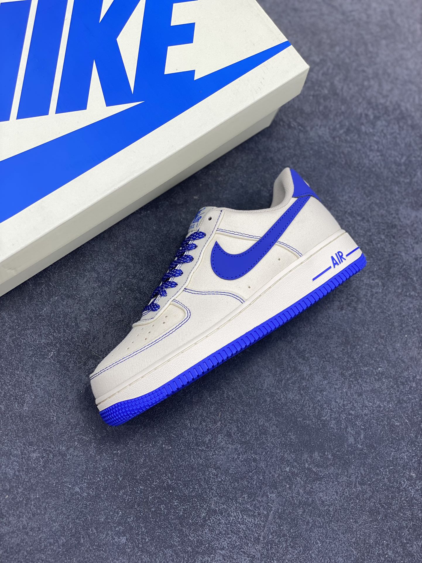 图片[7]-NIke Air Force 1 \’07 米蓝布面 空军一号低帮休闲板鞋 3m反光 进口牛筋布 原楦头原纸板 纯正空军版型 全掌内置全掌气垫 原盒配件 原厂中底钢印 拉帮完美 货号：TQ1456-233 尺码：36 36.5 37.5 38 38.5 39 40 40.5 41 42 42.5 43 44 44.5 45-选品中心
