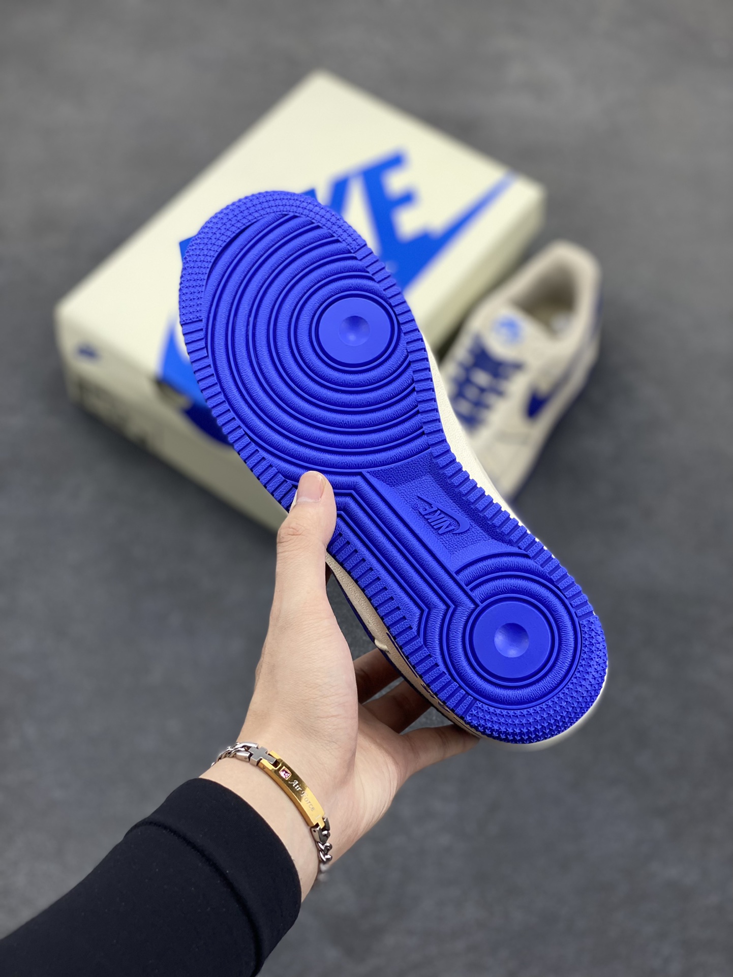 图片[5]-NIke Air Force 1 \’07 米蓝布面 空军一号低帮休闲板鞋 3m反光 进口牛筋布 原楦头原纸板 纯正空军版型 全掌内置全掌气垫 原盒配件 原厂中底钢印 拉帮完美 货号：TQ1456-233 尺码：36 36.5 37.5 38 38.5 39 40 40.5 41 42 42.5 43 44 44.5 45-选品中心