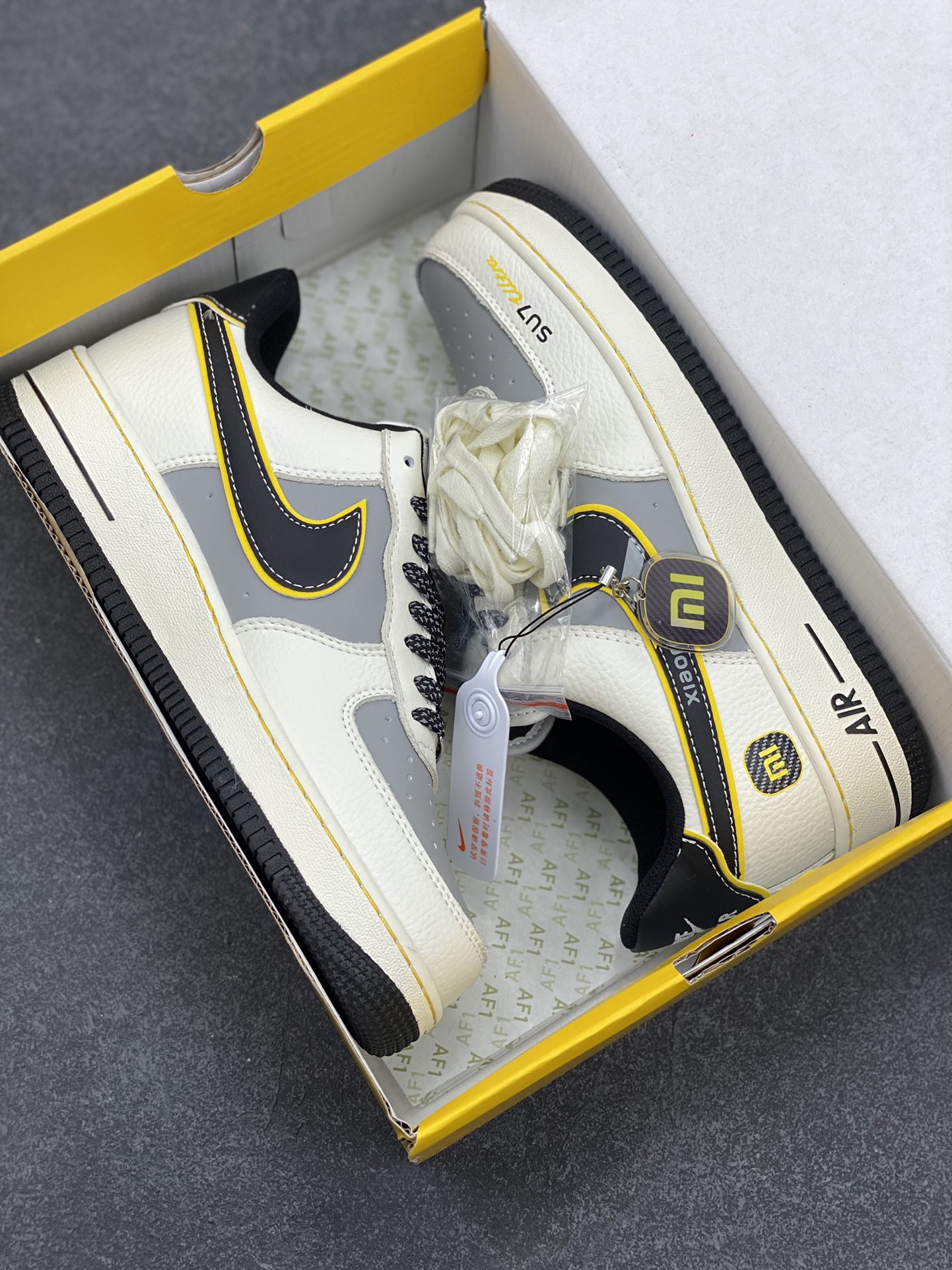 图片[9]-Nike Air Force 1 Low 空军一号低帮百搭休闲运动板鞋。柔软、弹性十足的缓震性能和出色的中底设计，横跨复古与现代的外型结合，造就出风靡全球三十多年的Force 1，直到今天还深受青睐。 货号：XX3168-165 尺码：36 36.5 37.5 38 38.5 39 40 40.5 41 42 42.5 43 44 44.5 45-选品中心