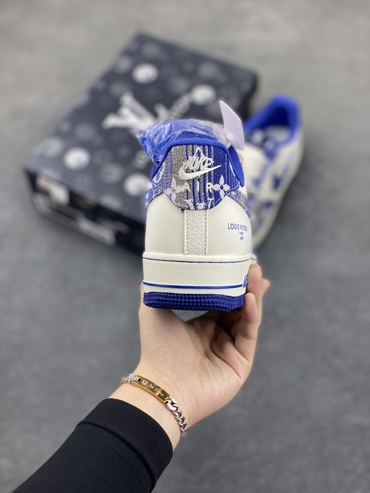 图片[4]-NIke Air Force 1 \’07 Low “LV联名”空军一号 低帮 运动鞋 休闲鞋 折边针车 工艺难度大 原楦头原纸板 原装鞋盒 定制五金配件 内置全掌气垫 原厂鞋底 货号：SC9207-540 尺码：36 36.5 37.5 38 38.5 39 40 40.5 41 42 42.5 43 44 44.5 45-选品中心