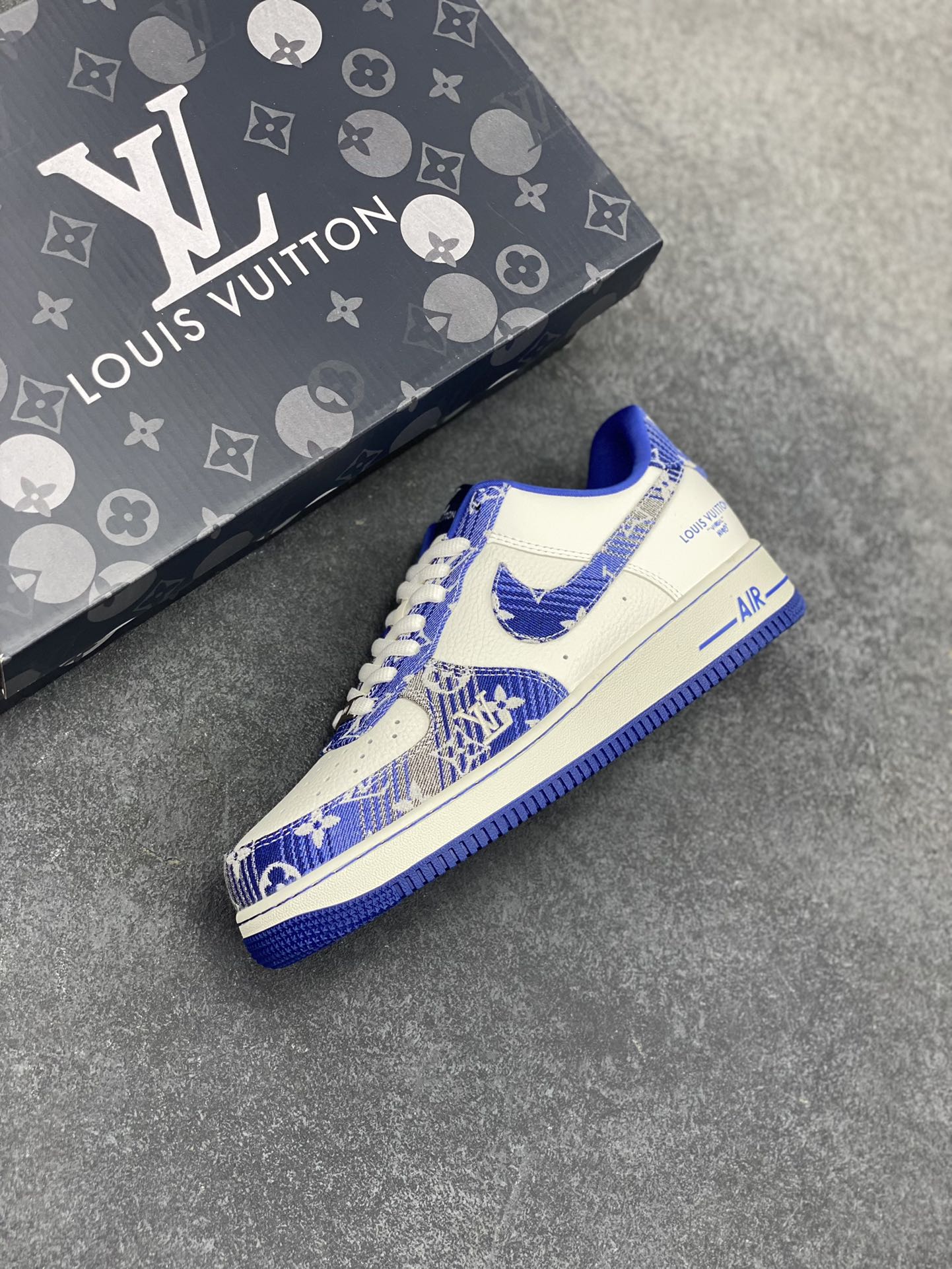 图片[7]-NIke Air Force 1 \’07 Low “LV联名”空军一号 低帮 运动鞋 休闲鞋 折边针车 工艺难度大 原楦头原纸板 原装鞋盒 定制五金配件 内置全掌气垫 原厂鞋底 货号：SC9207-540 尺码：36 36.5 37.5 38 38.5 39 40 40.5 41 42 42.5 43 44 44.5 45-选品中心