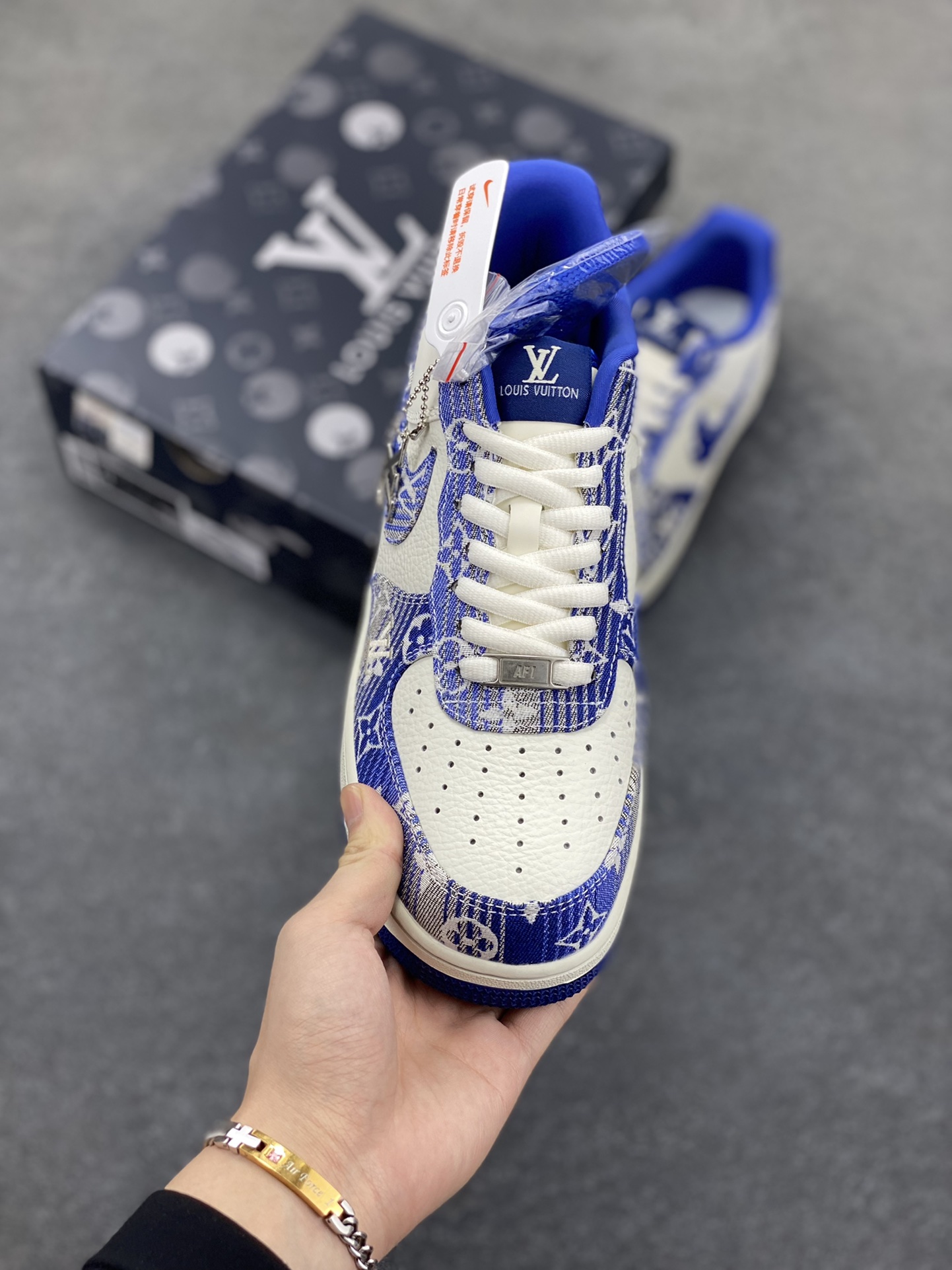 图片[2]-NIke Air Force 1 \’07 Low “LV联名”空军一号 低帮 运动鞋 休闲鞋 折边针车 工艺难度大 原楦头原纸板 原装鞋盒 定制五金配件 内置全掌气垫 原厂鞋底 货号：SC9207-540 尺码：36 36.5 37.5 38 38.5 39 40 40.5 41 42 42.5 43 44 44.5 45-选品中心