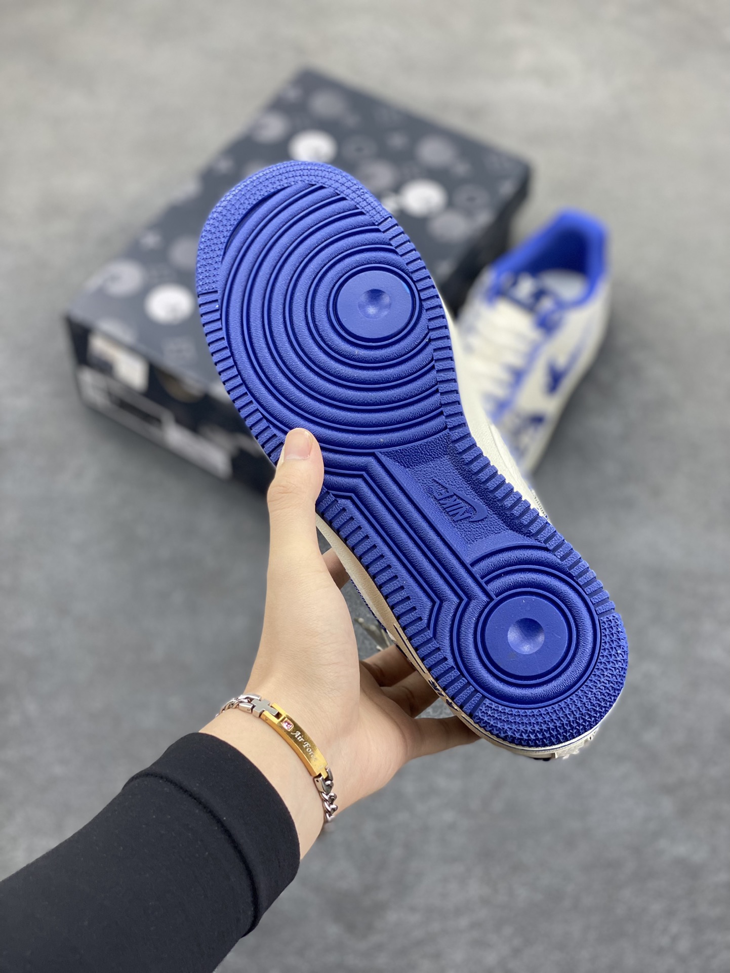 图片[5]-NIke Air Force 1 \’07 Low “LV联名”空军一号 低帮 运动鞋 休闲鞋 折边针车 工艺难度大 原楦头原纸板 原装鞋盒 定制五金配件 内置全掌气垫 原厂鞋底 货号：SC9207-540 尺码：36 36.5 37.5 38 38.5 39 40 40.5 41 42 42.5 43 44 44.5 45-选品中心