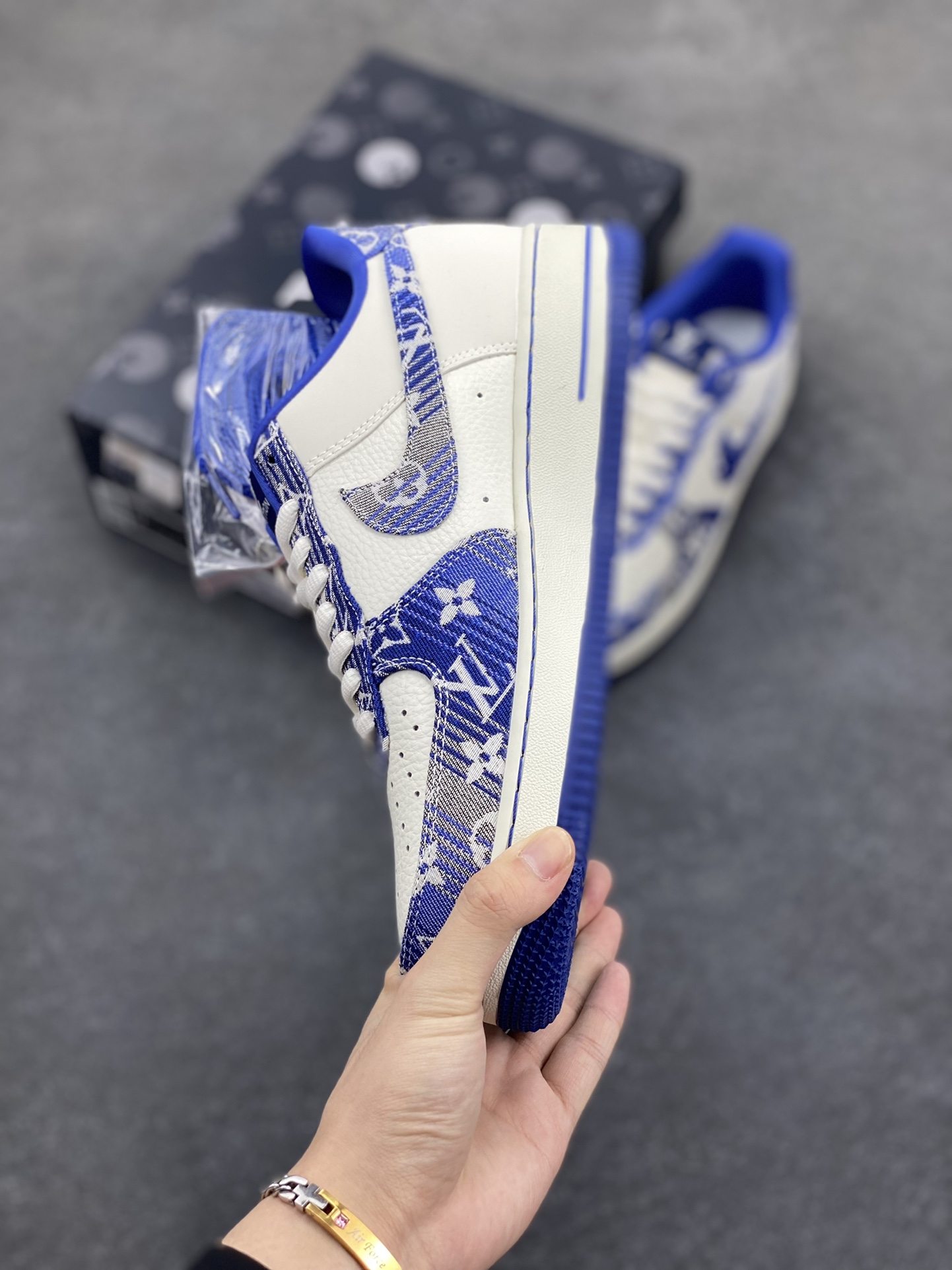 图片[3]-NIke Air Force 1 \’07 Low “LV联名”空军一号 低帮 运动鞋 休闲鞋 折边针车 工艺难度大 原楦头原纸板 原装鞋盒 定制五金配件 内置全掌气垫 原厂鞋底 货号：SC9207-540 尺码：36 36.5 37.5 38 38.5 39 40 40.5 41 42 42.5 43 44 44.5 45-选品中心