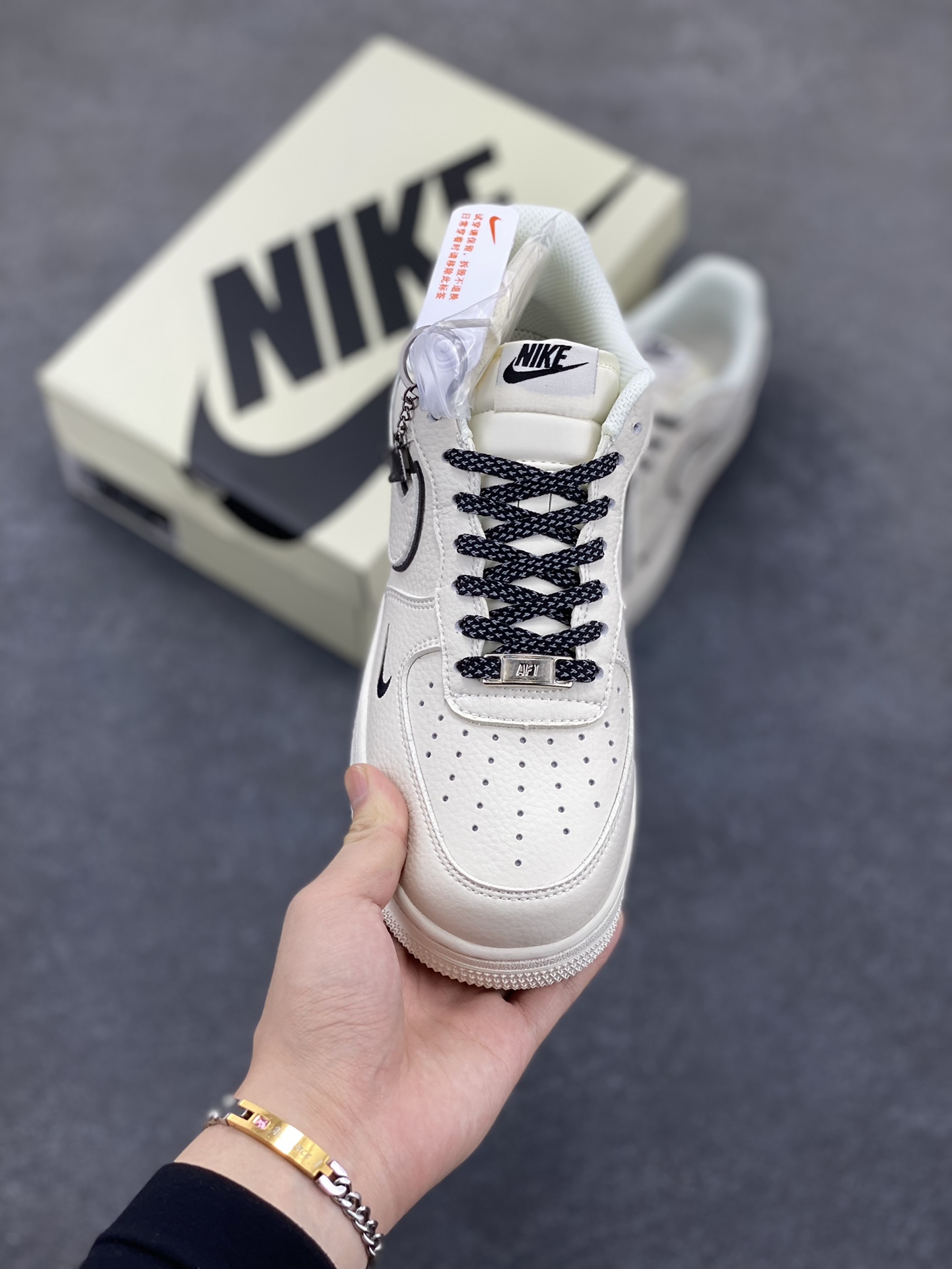 图片[2]-NIke Air Force 1 \’07 Low “Justdoit”空军一号 低帮 运动鞋 休闲鞋 折边针车 工艺难度大 原楦头原纸板 原装鞋盒 定制五金配件 内置全掌气垫 原厂鞋底 货号：CS5288-012 尺码：36 36.5 37.5 38 38.5 39 40 40.5 41 42 42.5 43 44 44.5 45-选品中心