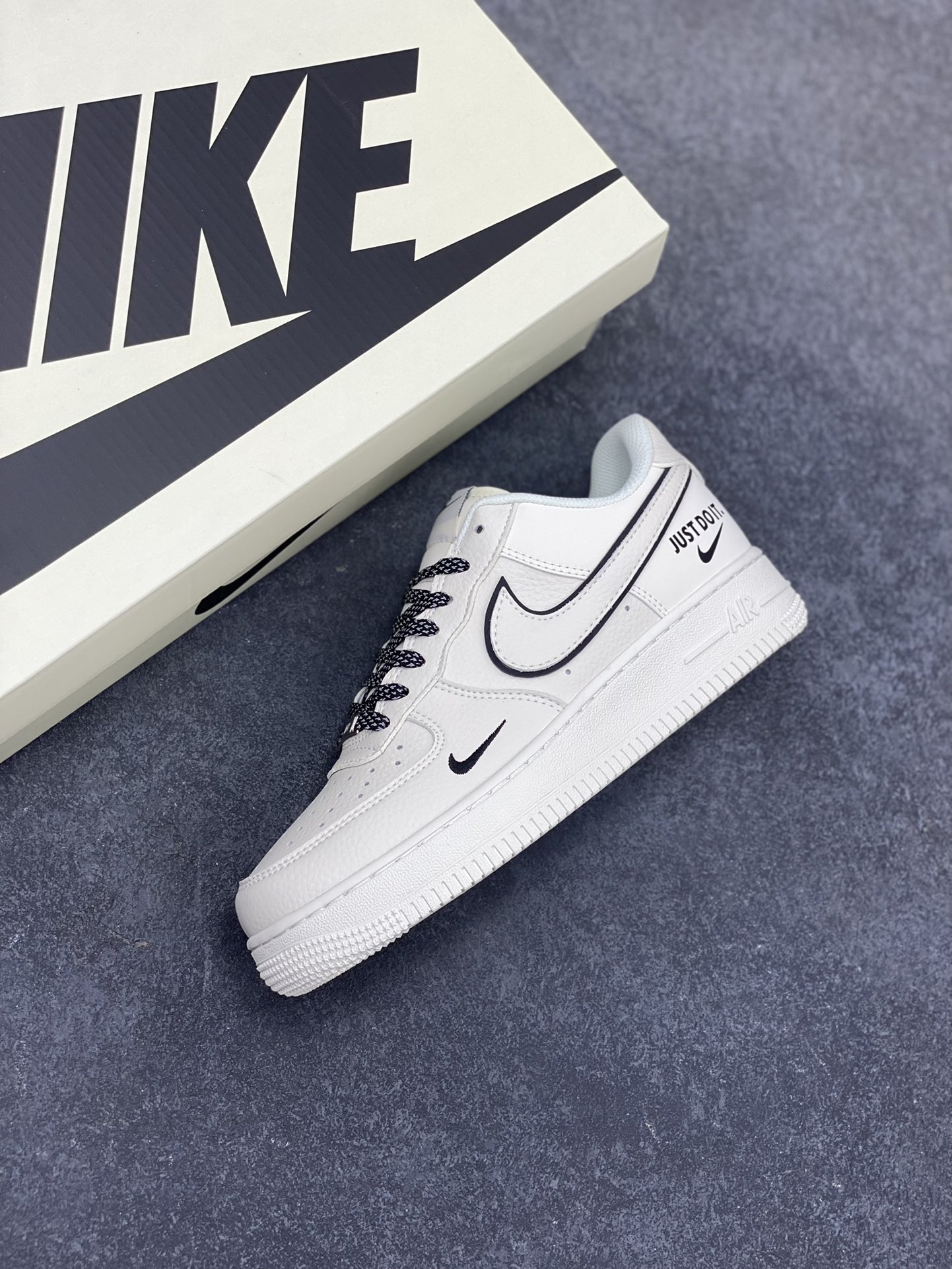 图片[7]-NIke Air Force 1 \’07 Low “Justdoit”空军一号 低帮 运动鞋 休闲鞋 折边针车 工艺难度大 原楦头原纸板 原装鞋盒 定制五金配件 内置全掌气垫 原厂鞋底 货号：CS5288-012 尺码：36 36.5 37.5 38 38.5 39 40 40.5 41 42 42.5 43 44 44.5 45-选品中心