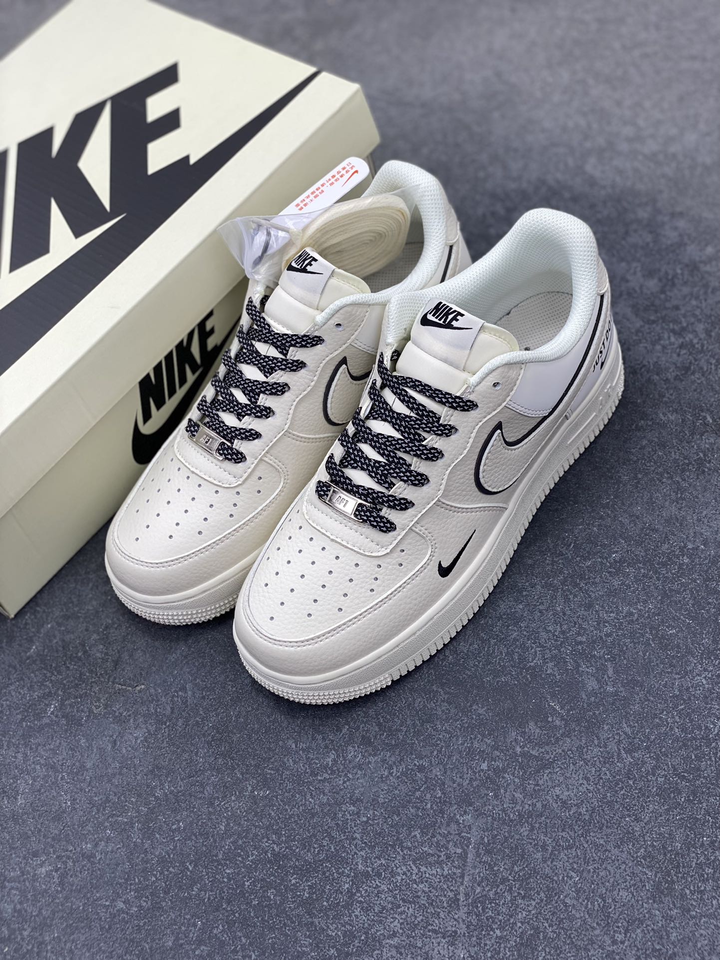 图片[8]-NIke Air Force 1 \’07 Low “Justdoit”空军一号 低帮 运动鞋 休闲鞋 折边针车 工艺难度大 原楦头原纸板 原装鞋盒 定制五金配件 内置全掌气垫 原厂鞋底 货号：CS5288-012 尺码：36 36.5 37.5 38 38.5 39 40 40.5 41 42 42.5 43 44 44.5 45-选品中心