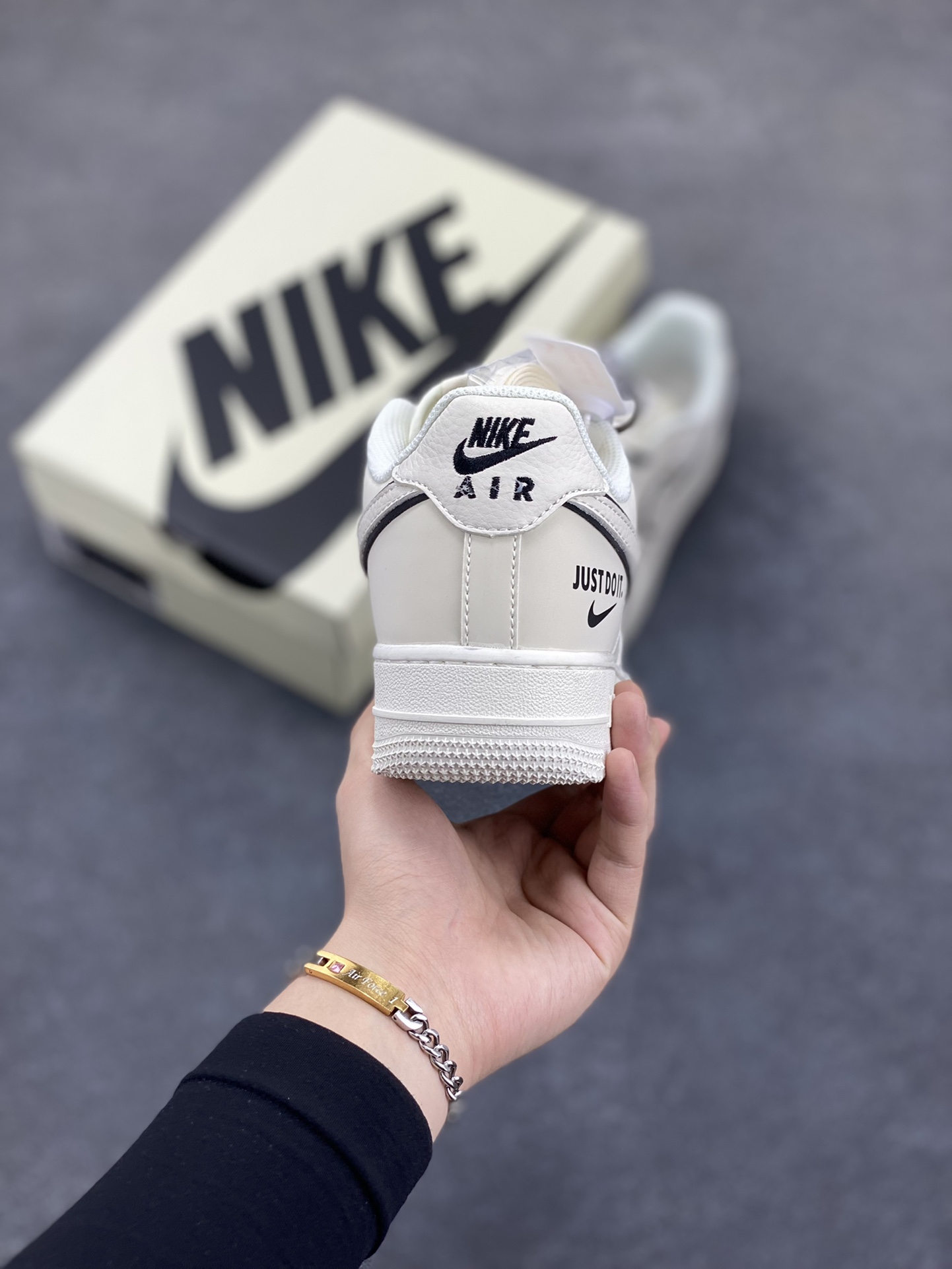 图片[4]-NIke Air Force 1 \’07 Low “Justdoit”空军一号 低帮 运动鞋 休闲鞋 折边针车 工艺难度大 原楦头原纸板 原装鞋盒 定制五金配件 内置全掌气垫 原厂鞋底 货号：CS5288-012 尺码：36 36.5 37.5 38 38.5 39 40 40.5 41 42 42.5 43 44 44.5 45-选品中心