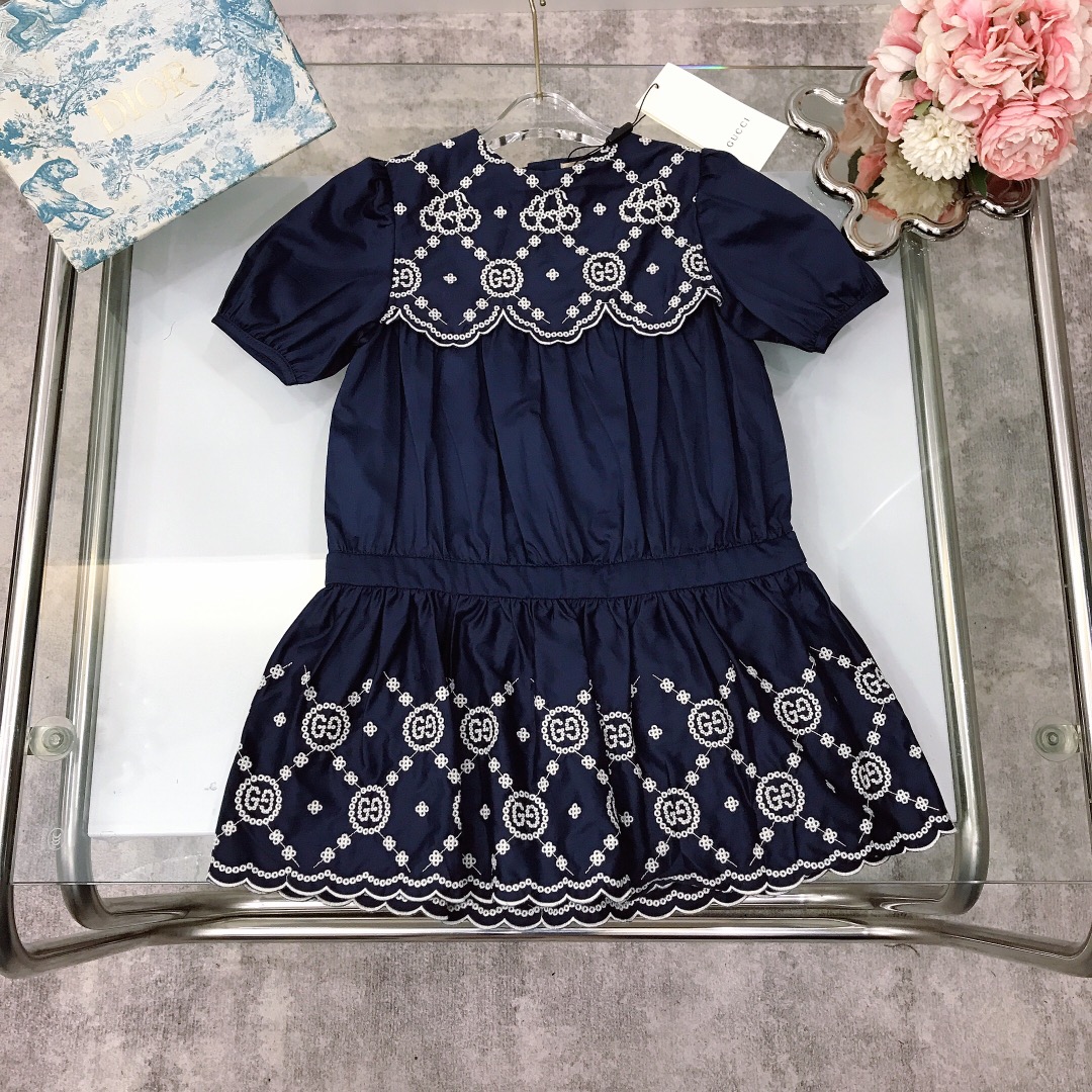 NO:337611,[Spot delivery] GUCC* Limited series Jacquard embroidered dress exquisite original 1:1 created high-end navy blue plain and elegant temperament style simple and not simple front chest echoes the hem of the skirt embroidered double GG letter logo, full of playful and cute ~ soft and comfortable, skin-friendly and not tied, excellent upper body effect, a must-have artifact for princess ~ color navy blue size--130-140-150 [CM] counter packaging 70, clothes, gucci, skirts,19860909【现货发】   GUCC*限定系列 提花刺绣连衣裙 精致款 原版1:1打造 高级藏蓝色素色高雅气质款 简单不简约前胸前跟裙摆处相呼应刺绣双GG字母logo 尽显俏皮可爱～柔顺舒适 亲肤不扎 上身效果极好 公主的必备神器～ 颜色藏蓝色  size尺码--130-140-150【CM】 专柜包装70,衣服,gucci,skirts,,Children's