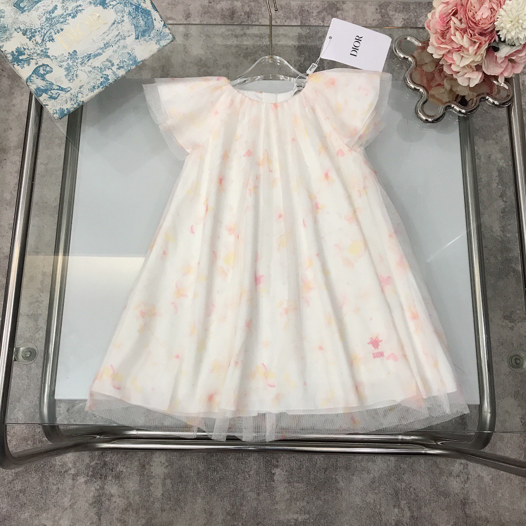 NO:337589,[Spot delivery] Size - New spring and summer style 2025·ss DIO* small flying sleeve skirt design mesh skirt splicing with silky satin inner classic exquisite embroidery small logo logo with mesh comprehensive light flower print design fairy style fluttering, super fairy dress ~ three-dimensional tailoring exquisite original single fabric High version quality Simple and generous style The upper body is very good looking, the style is super cool color white size-110-120-130-140-150-【CM】 Counter packaging 70, clothes, dior, skirts, silk fabric,19860909【现货发】  尺寸- 春夏新款 2025·ss DIO*小飞袖裙设计网纱纱裙拼接搭配丝滑绸缎内里 经典精致刺绣小logo标志搭配网纱全面浅花朵印花设计 仙气飘飘,超仙的一款连衣裙～立体剪裁 精致原单布料 高版本质量 简单大方款式 上身非常好看 版型超赞 颜色白色 size-110-120-130-140-150-【CM】  专柜包装70,衣服,dior,skirts,silk fabric,,Children's