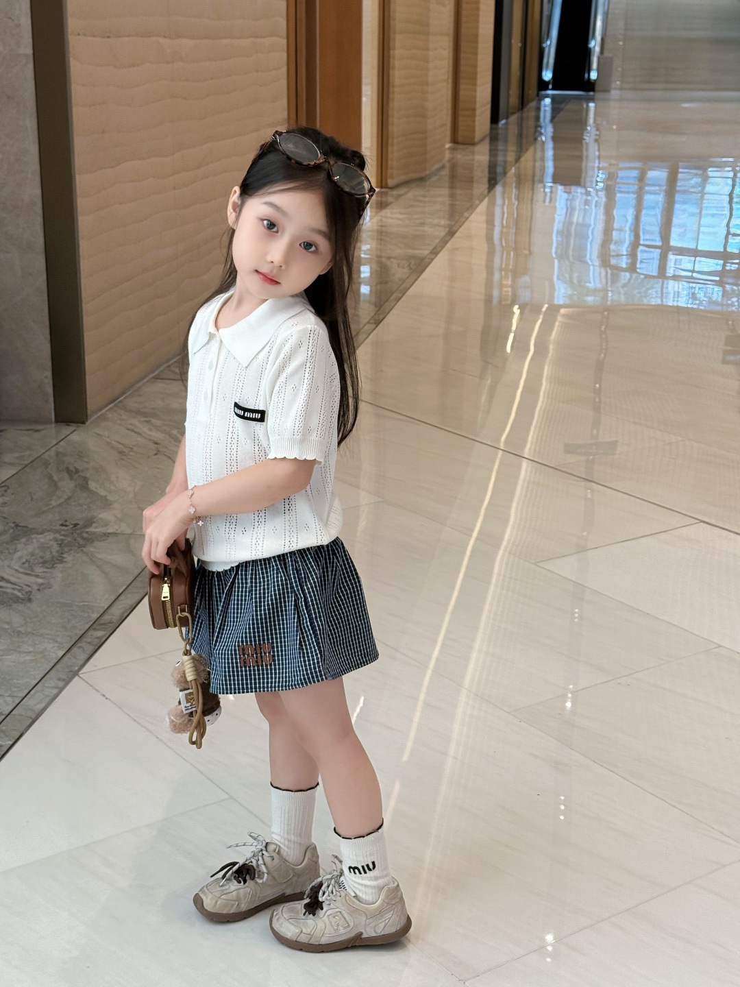 NO:337581,The upper body rendering~ This summer, I am a sweet and elegant Miu girl. Princess Grey's hollow olo shirt has a classic olo collar. She is wearing a wide and flat dress and can look noble and yet unique. In recent years, the casual style of the college is really too popular. Fashionable and innocent. The college atmosphere is really a trend. It is really easy to match and can lead the fashion trend. Mlu Grey's hollow olo shirt has a classic twill pattern~, clothes, miumiu,19860909上身效果图～ 这个夏天做个甜美优雅的Miu系女孩 格蕾公主镂空olo衫领口经典的olo领型 穿着挺阔平整能修饰显得贵气又不失个性 这几年学院休闲风真的太火爆了时髦又天真学院气息谬真的是以简单搭配也能引领时尚潮流Mlu格蕾公主镂空olo衫经典麻花纹~,衣服,miumiu,,Children's