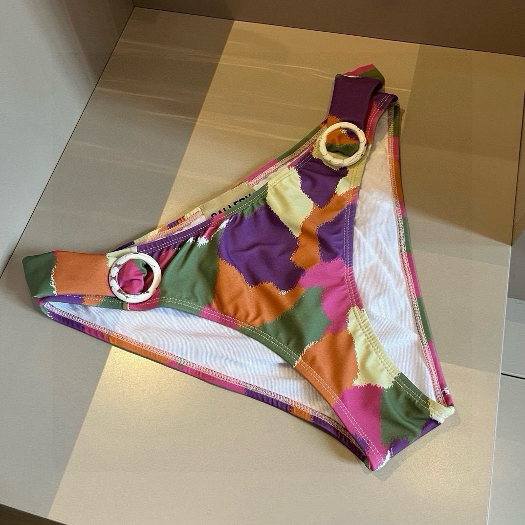 。

潮牌比基尼👙，分体泳衣，S M L XL