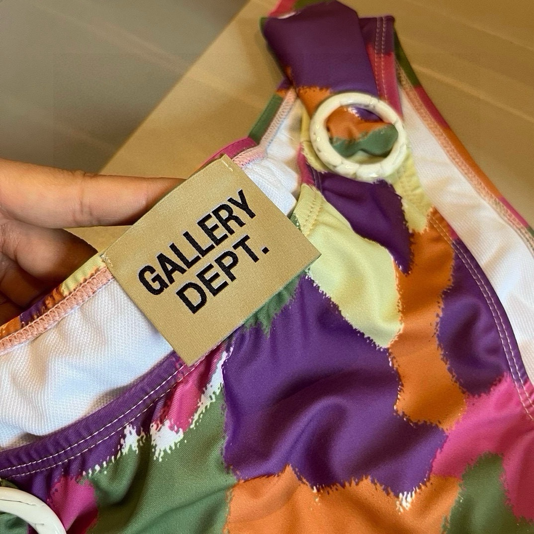 。

潮牌比基尼👙，分体泳衣，S M L XL