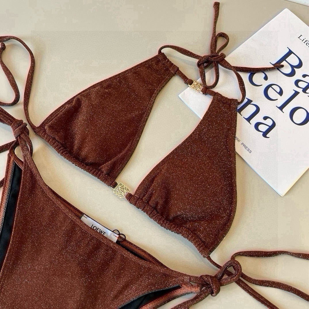 。
罗意威LOEWE新款比基尼泳衣👙❤️😍🥰适合多种场景的游泳衣🏊‍♀️海边 游泳池 温泉 水上乐园 漂