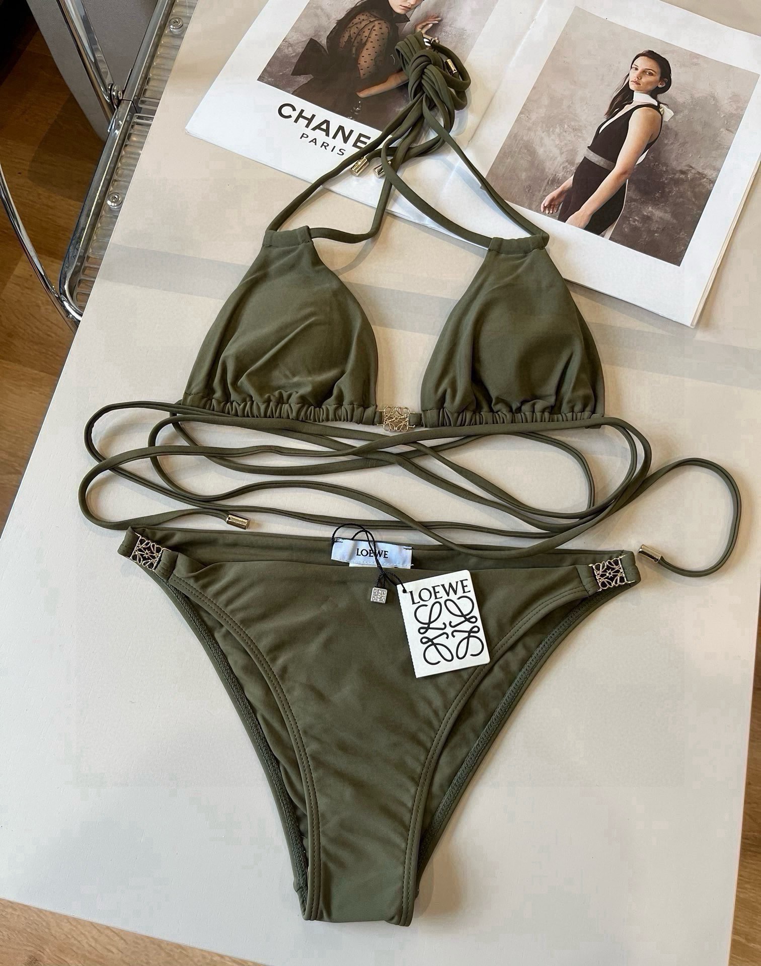 。
新款分体对版五金😍🥰适合多种场景的游泳衣🏊‍♀️海边 游泳池 温泉 水上乐园 漂流都可以😌内搭也完全