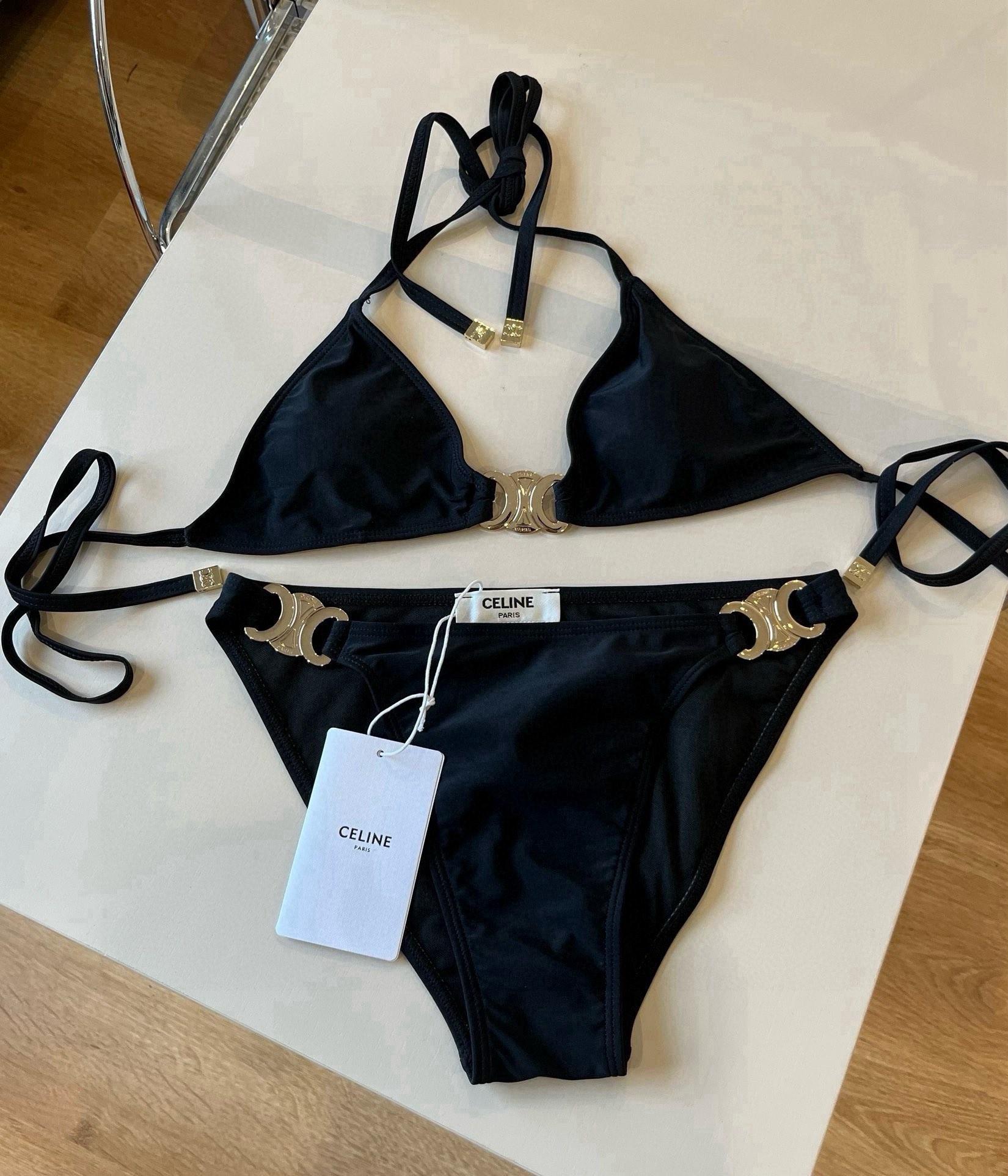 。

Celine赛琳新款比基尼，久等的款式，S M L XL
