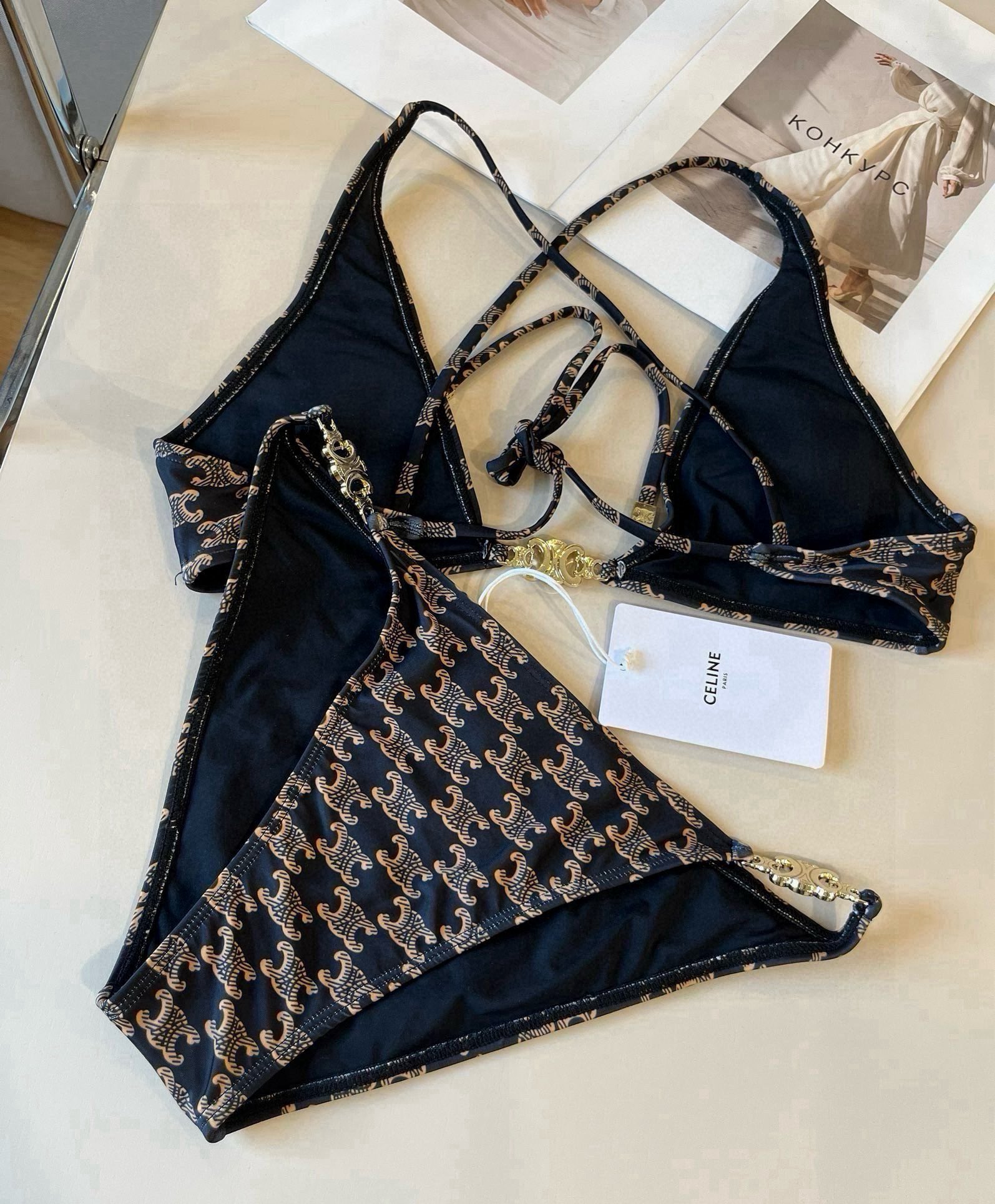 。
赛琳新款比基尼😍🥰适合多种场景的游泳衣🏊‍♀️海边 游泳池 温泉 水上乐园 漂流都可以😌内搭也完全可