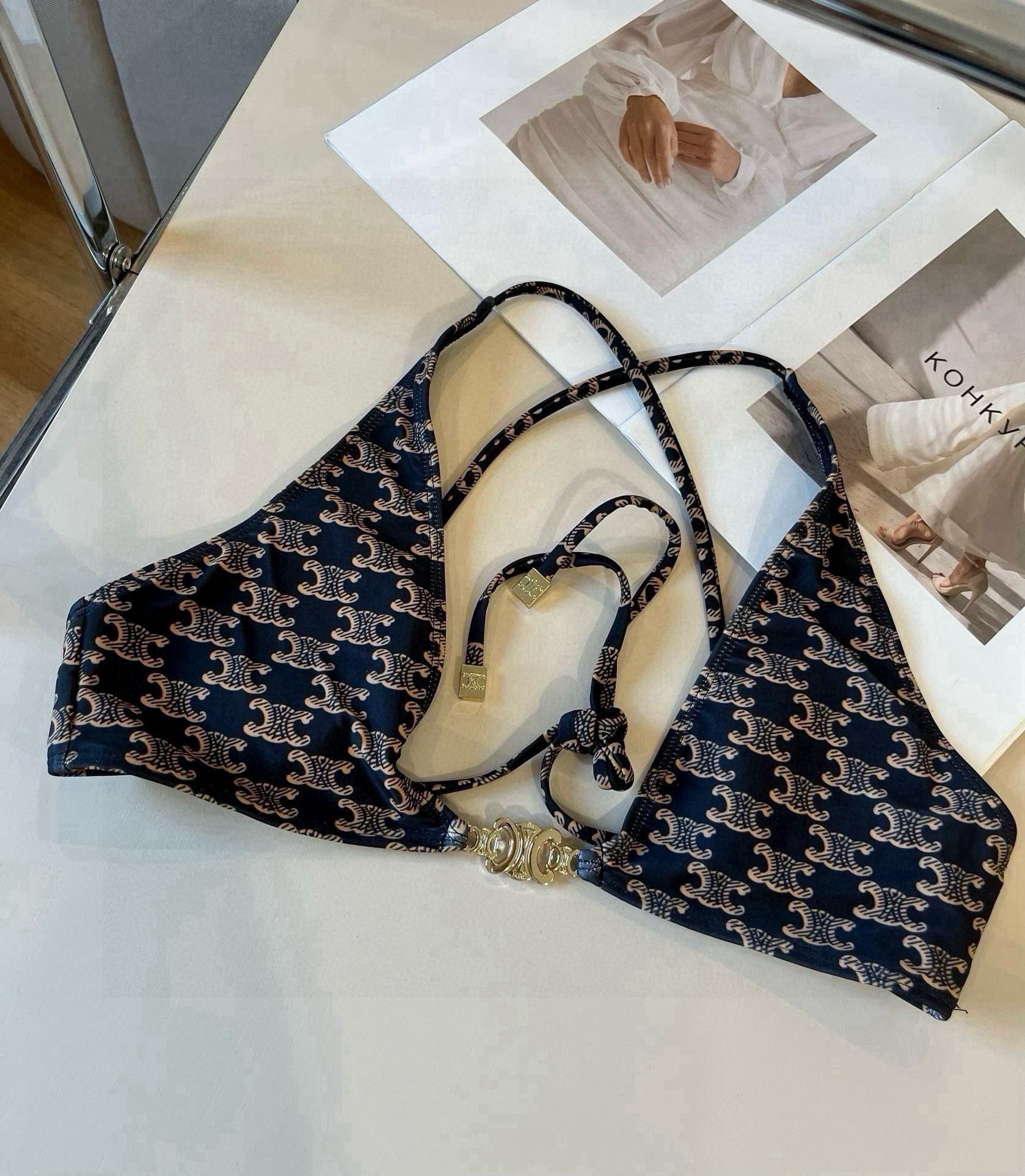 。
赛琳新款比基尼😍🥰适合多种场景的游泳衣🏊‍♀️海边 游泳池 温泉 水上乐园 漂流都可以😌内搭也完全可