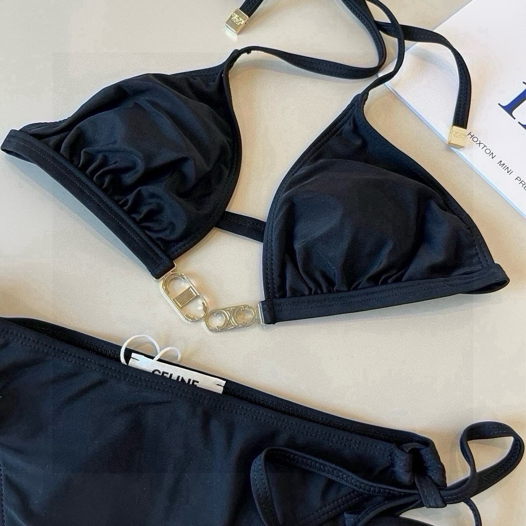 。
Celine赛琳新款比基尼泳衣👙❤️😍🥰适合多种场景的游泳衣🏊‍♀️海边 游泳池 温泉 水上乐园 漂