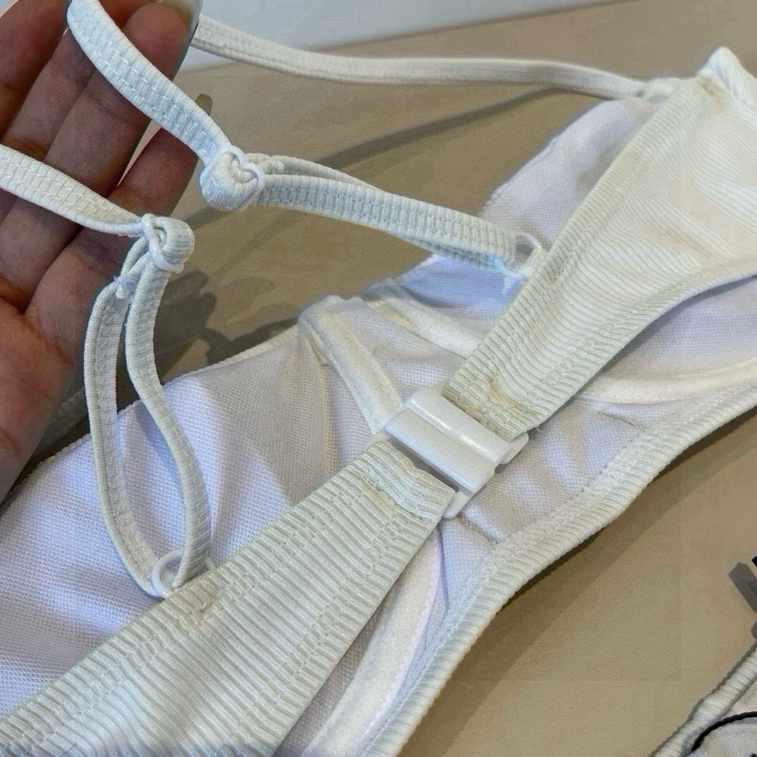 。
MiuMiu缪缪官方新款泳衣比基尼👙，高端定制，S M L XL