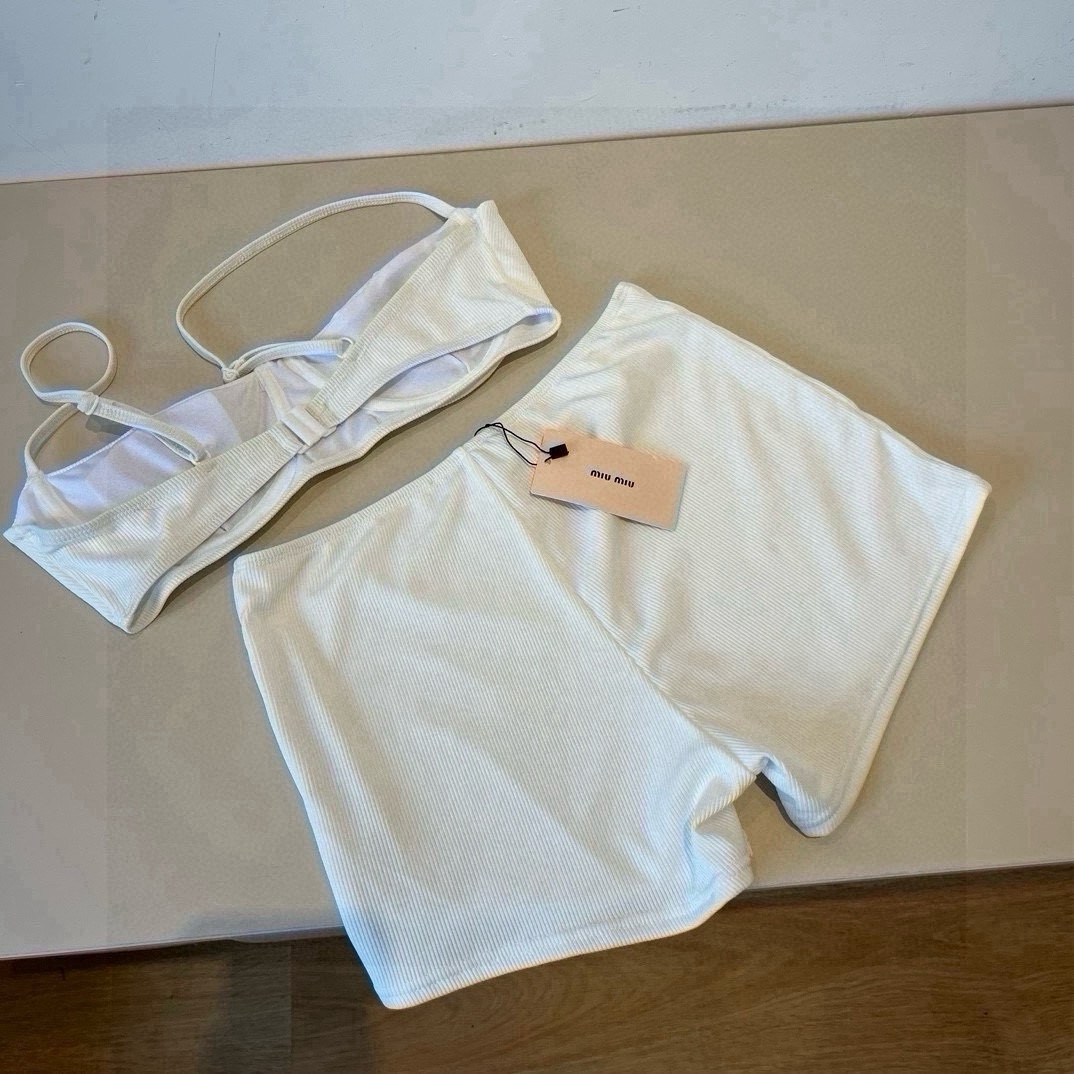 。
MiuMiu缪缪官方新款泳衣比基尼👙，高端定制，S M L XL