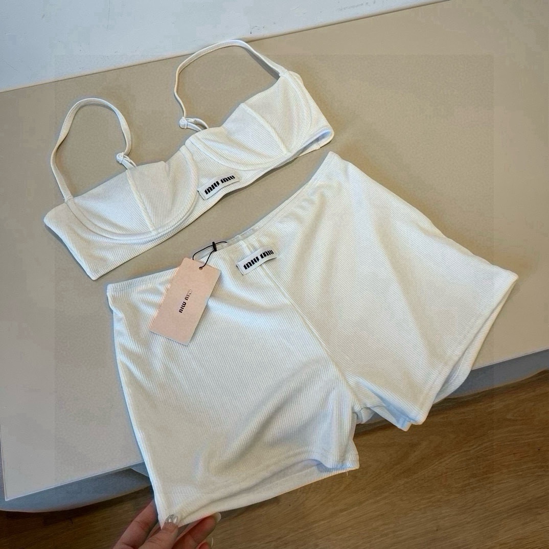 。
MiuMiu缪缪官方新款泳衣比基尼👙，高端定制，S M L XL