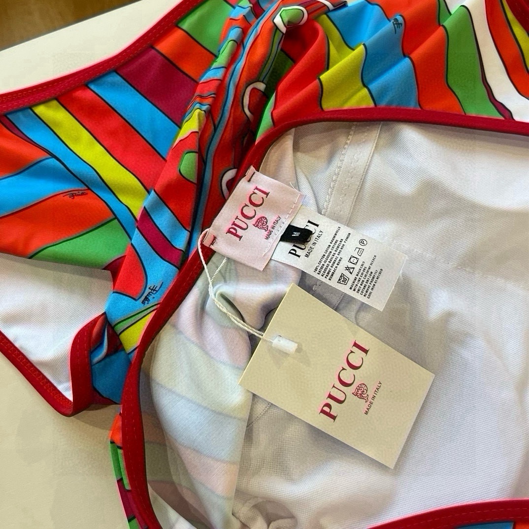  。Puccl
专柜新款连体比基尼 😍🥰适合多种场景的游泳衣🏊‍♀️海边 游泳池 温泉 水上乐园 漂流都