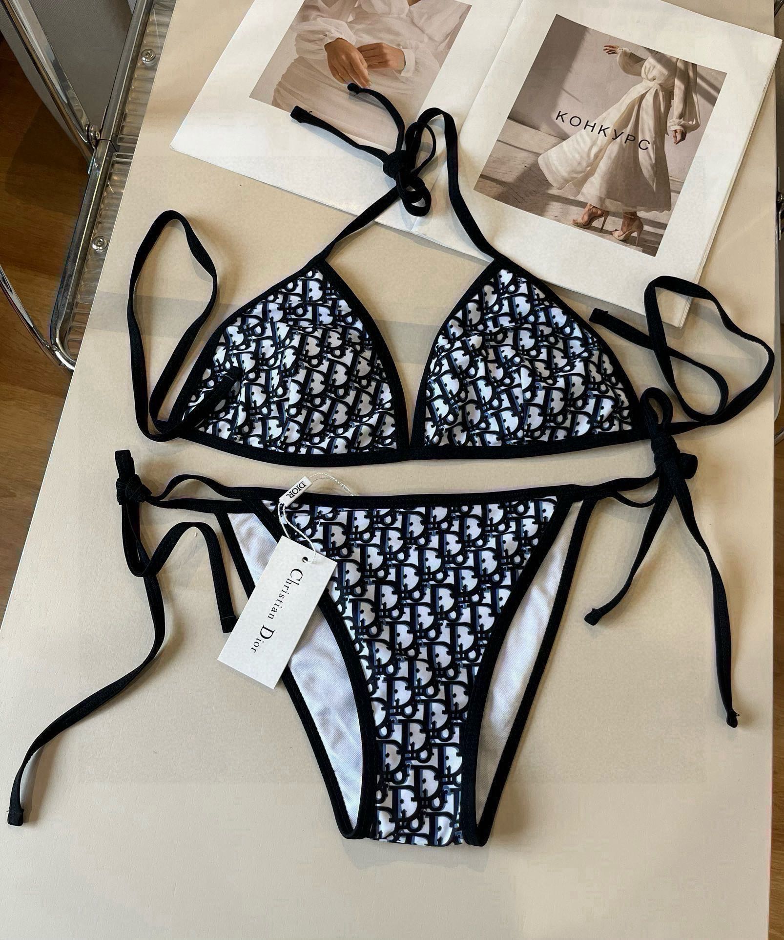 。
Dior迪奥 经典比基尼👙❤️😍🥰适合多种场景的游泳衣🏊‍♀️海边 游泳池 温泉 水上乐园 漂流都可