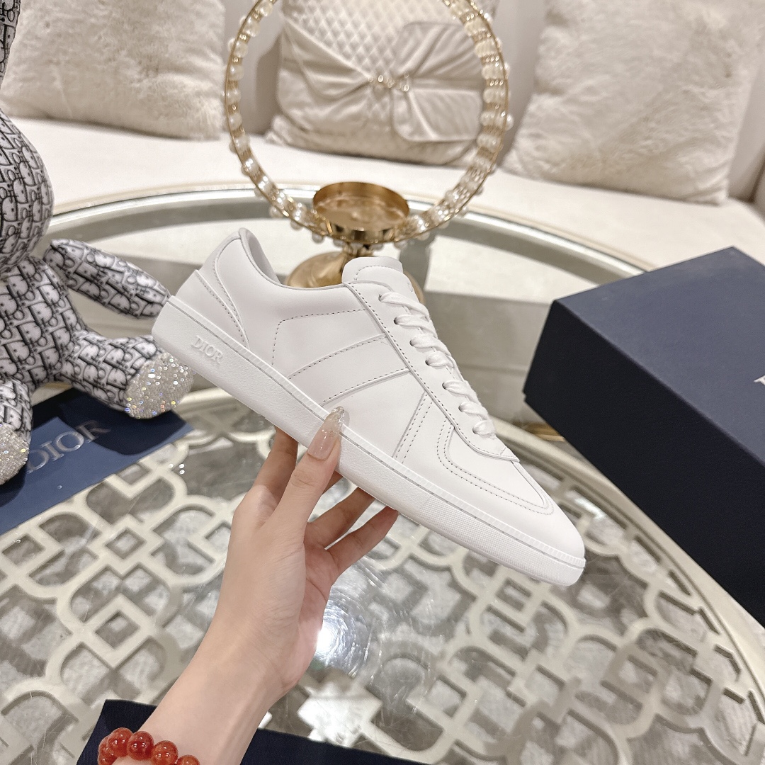 NO:403565,Couple model DIOR CHRONO High-end new style, casual, business, integrated sports shoes. Simple and super versatile. Upper matching logo. Perfect and luxurious on the feet can be matched with spring, summer, autumn and winter clothing. It is even more comfortable to wear on the feet!  The original material is disassembled and perfectly replicated. Calfskin fabric, sheepskin inner lining, original super light rubber non-slip sole. Ingenious, full of details, fine workmanship. Worth owning. The configuration counter original packaging. 6 colors are included SIZE35--44, casual shoes/sports shoes, dior, dior, sneakers, cowhide, sheepskin19860909情侣款 DIOR CHRONO迪奥 高版本新款.休闲.商务.集一体运动鞋. 简约超级百搭. 鞋面搭配 Logo布标.上脚完美奢华可任意搭配春夏秋冬服饰. 上脚更是舒适！ 材质原版拆解完美复刻.小牛皮面料,羊皮内里,原版超级轻盈橡胶防滑大底. 别出心裁.细节满满.做工精细.值得拥有 配置专柜原版包装. 6色同入 SIZE35--44,休闲鞋/运动鞋,dior,dior,sneakers,cowhide,sheepskin,Women's Shoes