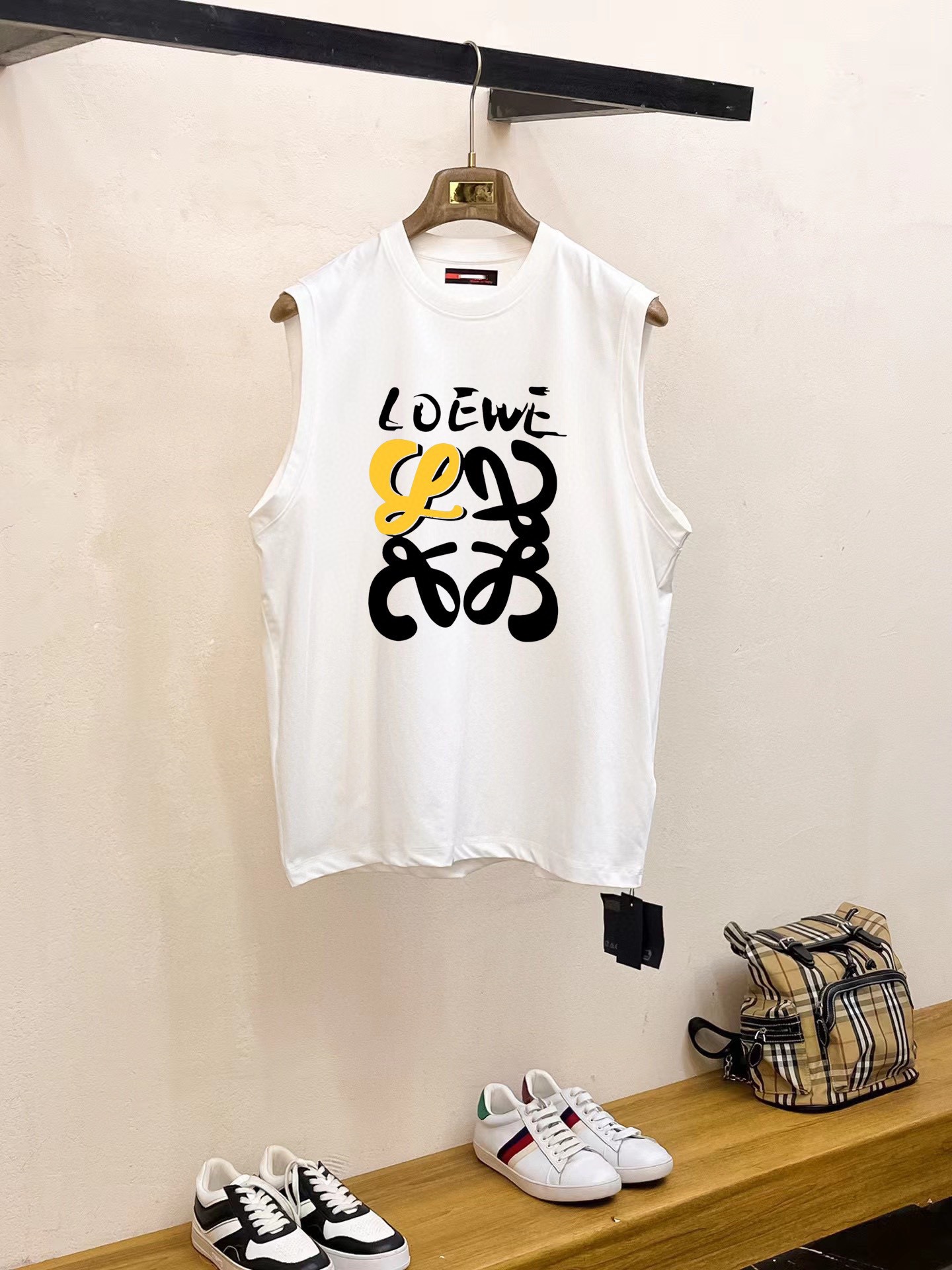 Loewe 品牌【LOEWE 罗意威】2025夏季新品背心T袖 简约款式 任何人都可以轻松驾驶 进口定制丝光棉面料 手软舒适有型 吸汗透气