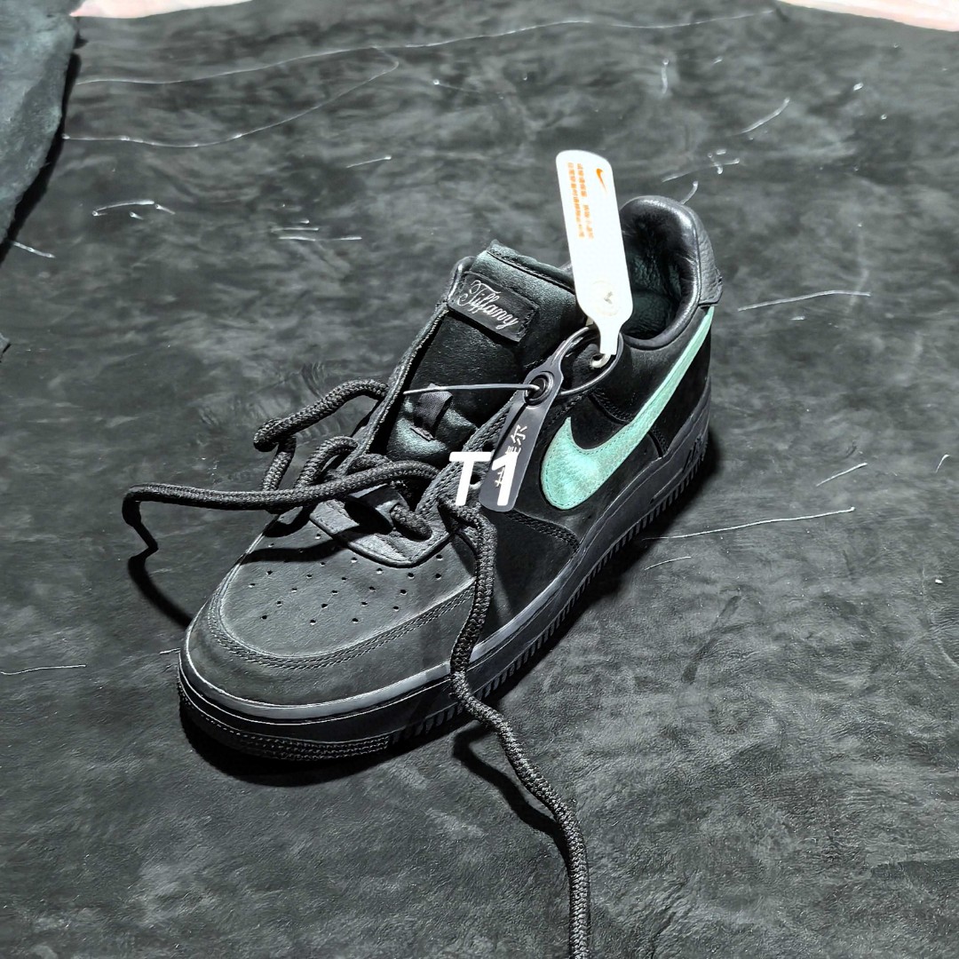 图片[6]-【T1版】 Tiffany & CO x Nk Air Force 1 Low \”1837\” 蒂芙尼联名 空军一号低帮板鞋 DZ1382-001 真正925真银💯带证书 给你感受真真的原鞋即视感 SZ原纸板 原数据打造完美鞋型 原厂皮料 同步zp 注意裁边处有油边封边 区别市场 zp一致勾子细节 完美还原所有细节 欢迎对比 尺码：36-47.5-选品中心