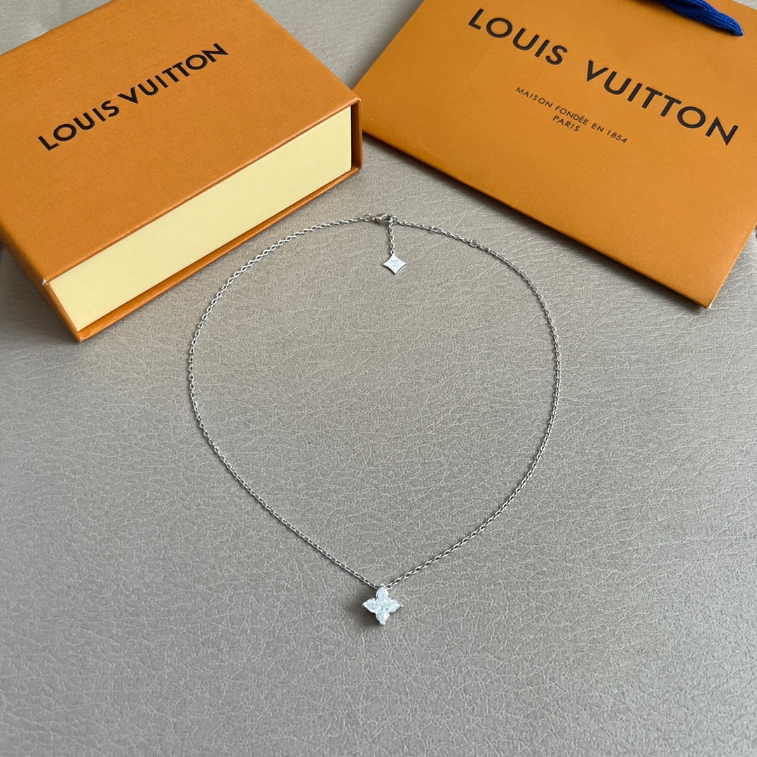 【】LV 项链🔹🔹Louis Vuitton 路易威登🔹专柜一致材质 火爆款出货 设计独特 复古前卫 男