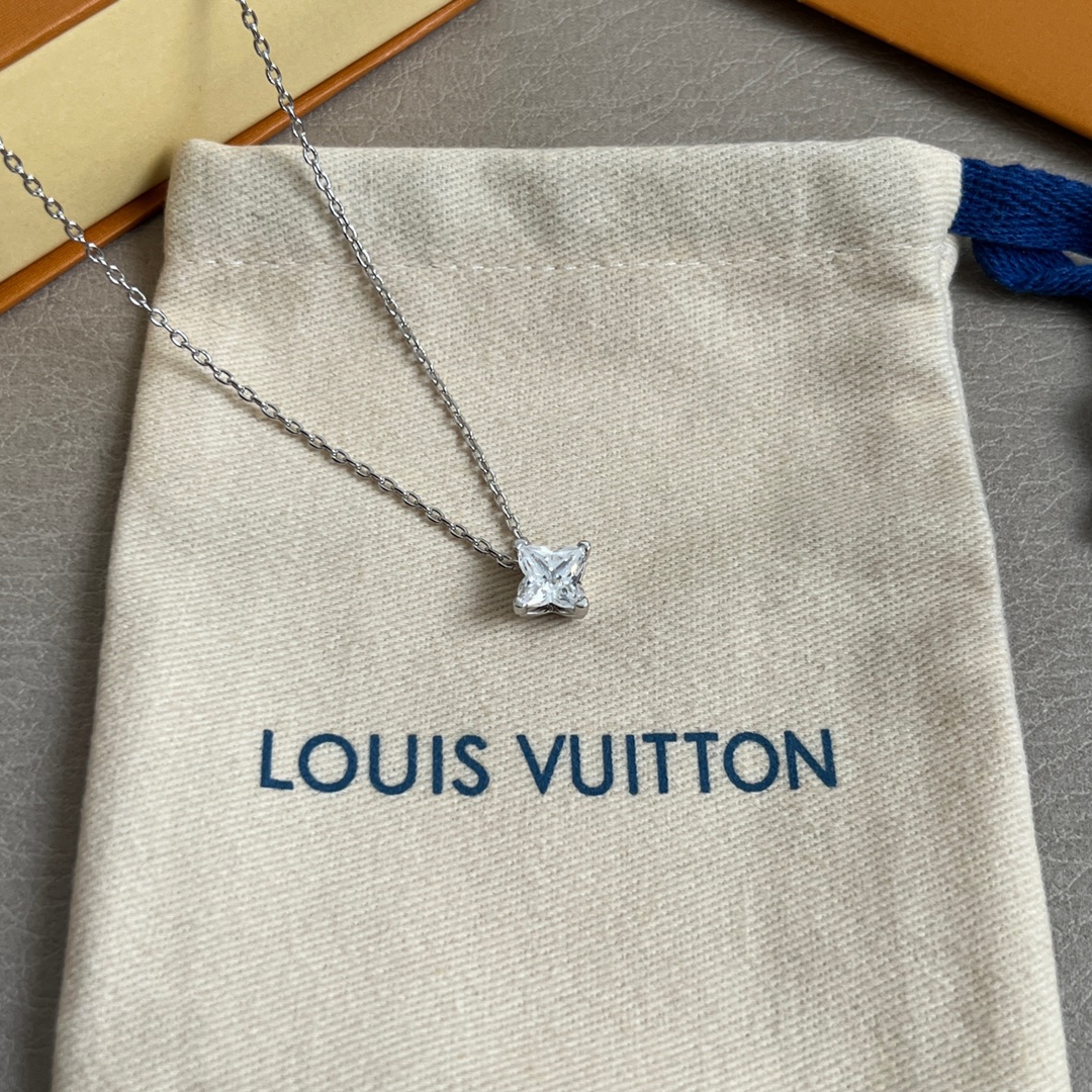 【】LV 项链🔹🔹Louis Vuitton 路易威登🔹专柜一致材质 火爆款出货 设计独特 复古前卫 男