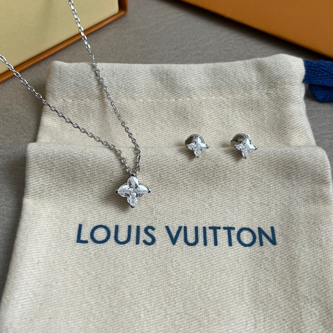【】LV 项链🔹🔹Louis Vuitton 路易威登🔹专柜一致材质 火爆款出货 设计独特 复古前卫 男