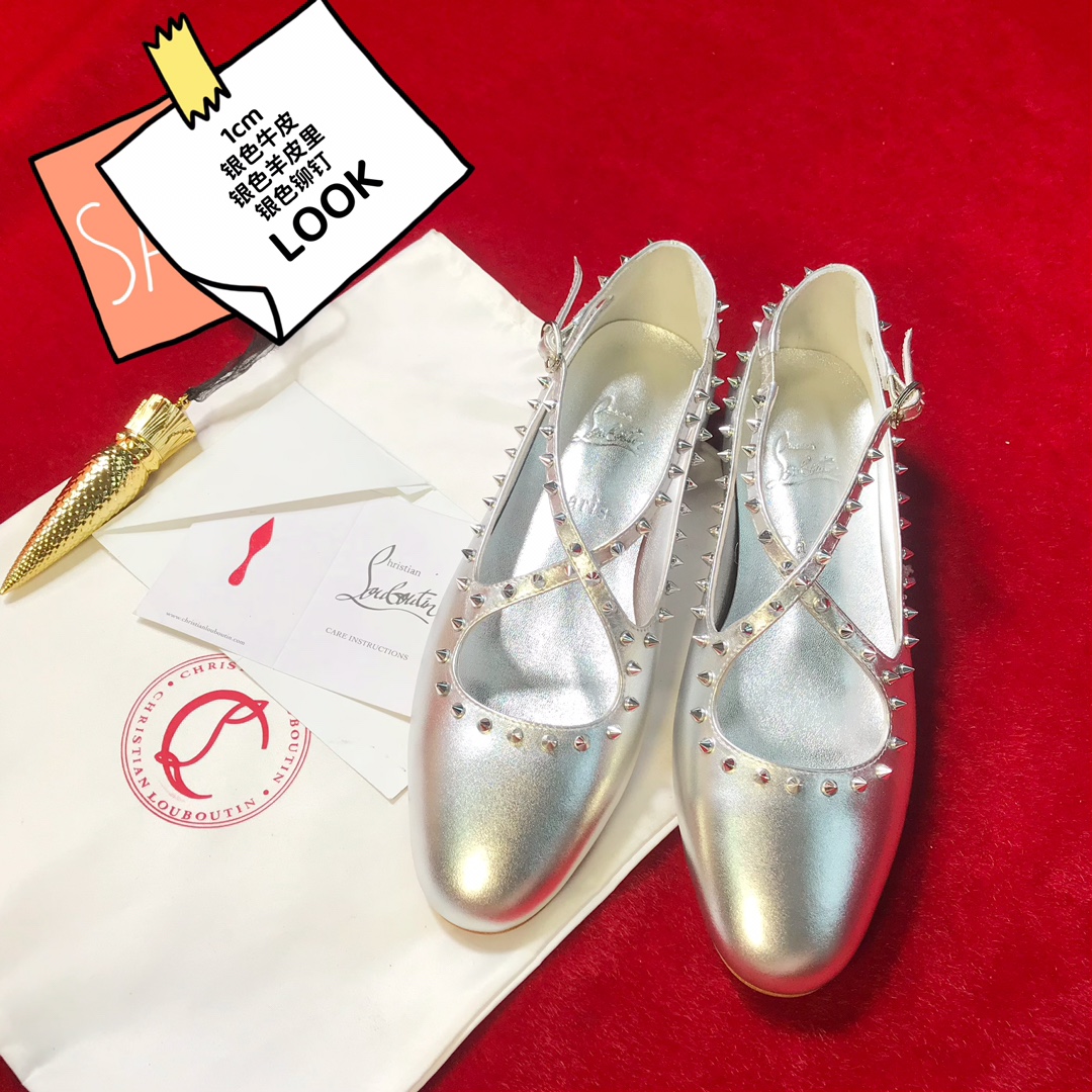 NO:337250,High-end custom spring and summer classic series! H1.5Cm size 34-43. genuine leather outsole.-002 silver cowhide, silver sheepskin. silver rivets. Official website synchronization. Standard European code Reference:-002 Color: silver/silver Material: patent Lining: red goat leather Heel height: 1.5Cm Sole: leather sole Size: EU 34-43 (US 4-11):,,christian louboutin,louis vuitton,cowhide,sheepskin,Leather soles19860909高端订制 春夏精典款系列！ H1.5Cm尺码34-43码.真皮大底 .－002银色牛皮,银色羊皮里.銀色鉚釘.官网同步 标准欧码 Reference:-002 Color:silver/silver Material:patent Lining:red goat leather Heel heigh:1.5Cm Sole:leather sole Size:EU 34－43（US 4一11) :,,christian louboutin,louis vuitton,cowhide,sheepskin,Leather soles,Women's Shoes