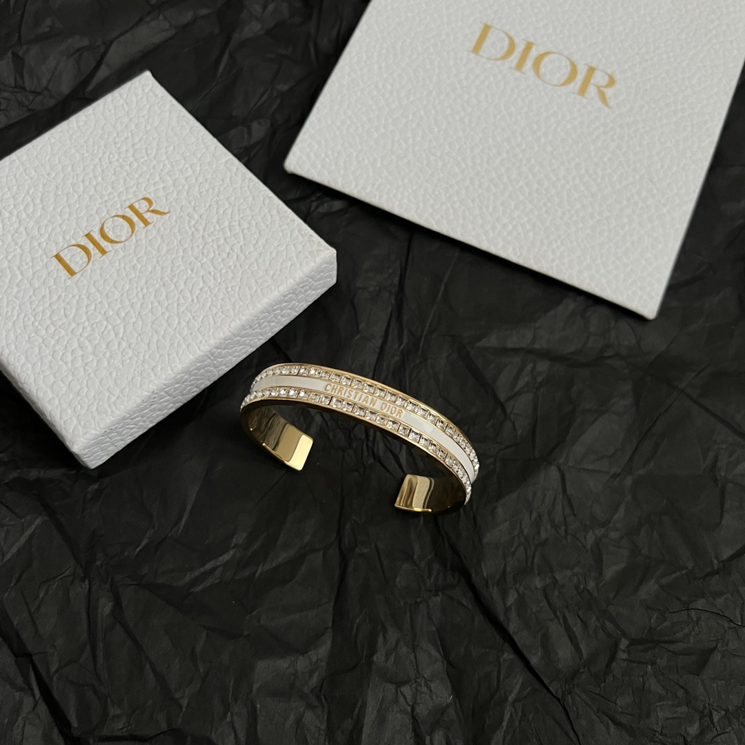 】👑Dior 迪奥  中古 手镯 专柜一致上新 精选原版一致 黄铜材质 甜美气质高雅。