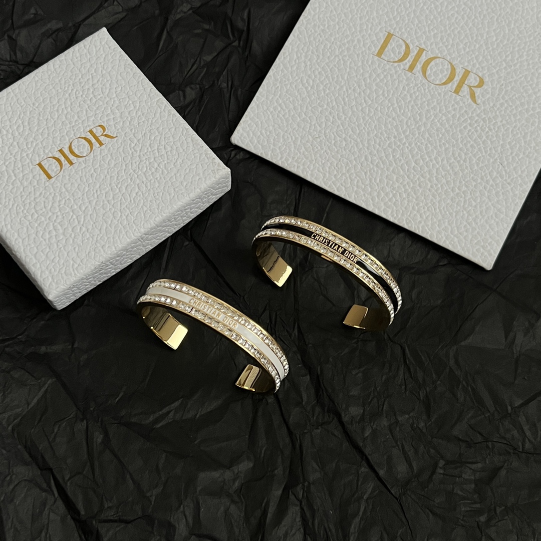 】👑Dior 迪奥  中古 手镯 专柜一致上新 精选原版一致 黄铜材质 甜美气质高雅。
