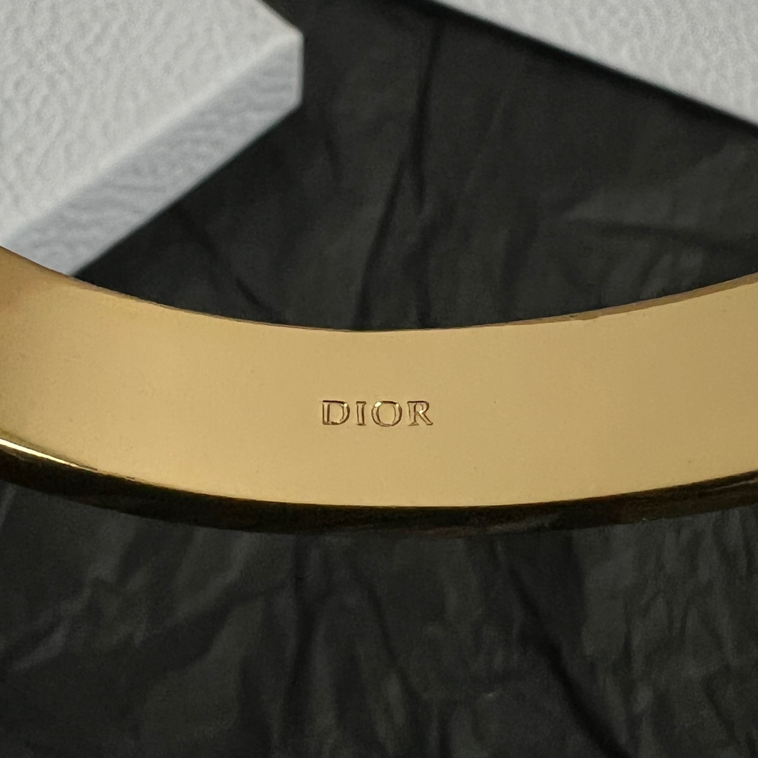 】👑Dior 迪奥  中古 手镯 专柜一致上新 精选原版一致 黄铜材质 甜美气质高雅。