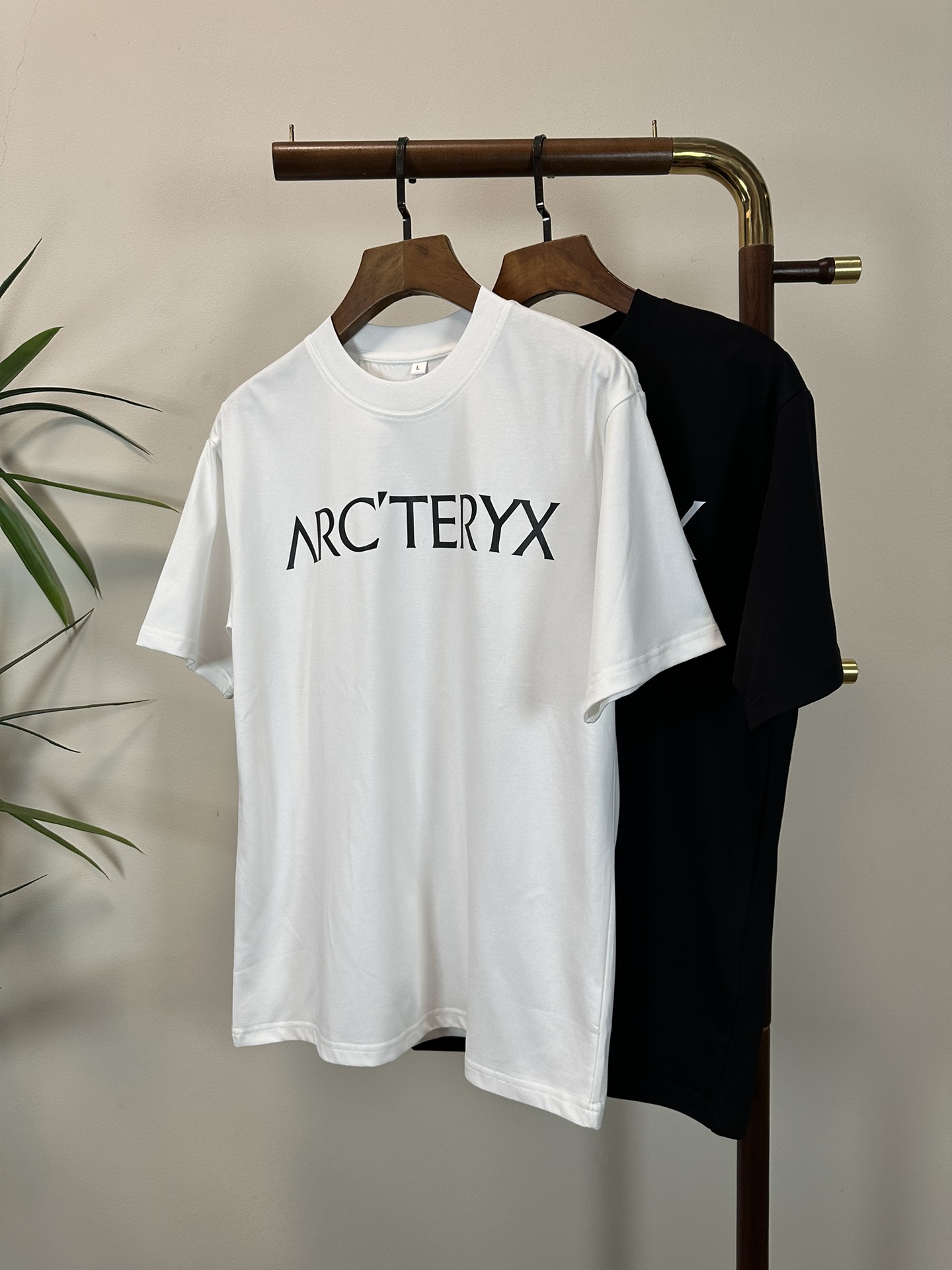 NO:413168,ARC Archaeopteryx 2025 new round neck short-sleeved T-shirt high-end version!  Customized fabrics for counters are breathable and comfortable, with impeccable details, and the brand element design concept reflects high quality. The feel is delicate and soft!  It is casually cut, with a great upper body style!  Code number M-4XL, arc'teryx, T-shirt,tees, t-shirt,alexander wang19860909ARC 始祖鸟2025新款 圆领 短袖 T恤 高端版本！专柜定制面料 透气舒适度高,细节无可挑剔,品牌元素设计理念,体现高品质.手感细腻柔软！呈现休闲裁剪,上身版型超赞！ 码数M-4XL,arc'teryx,T-shirt,tees，t-shirt,alexander wang,Men's clothing