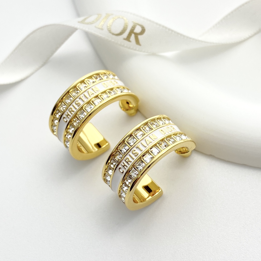 【今日新款】编码E3089   
🛍DIOR耳钉热销款火爆上新🆕🆕🆕
🤡Dior CODE系列耳圈
😎白