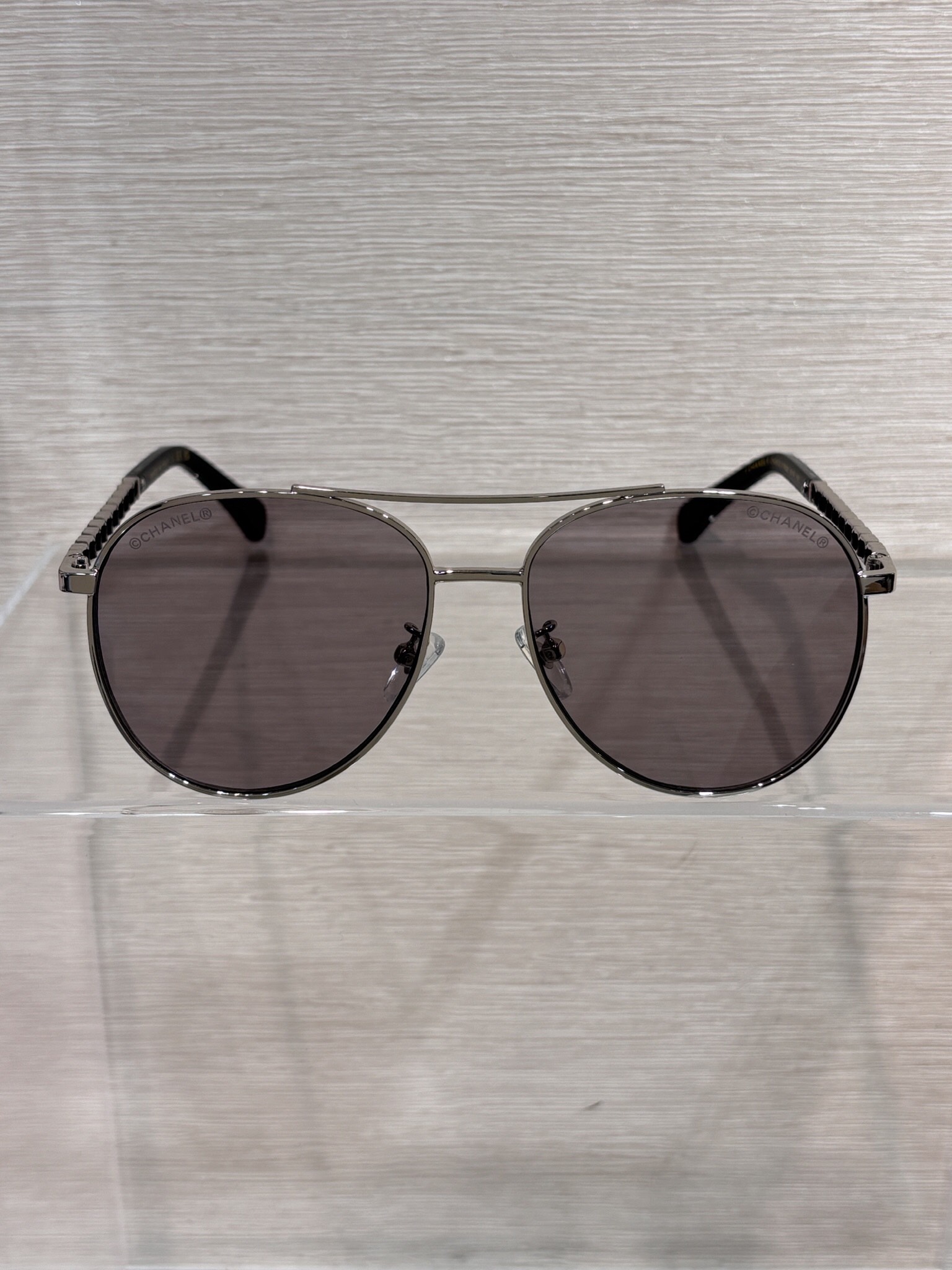 NO:633201,CH5561 Xiaoxiang's classic soul design chain aviator sunglasses, easy to match, suitable for any age, a must-have item for outdoor sun protection travel.,, Cardia high-end jewelry19860909CH5561 小香经典款灵魂设计 链条飞行员太阳镜,气质好搭配,不管什么年龄都适合戴户外防嗮旅游必备单品.,,卡迪亚高端饰品,Jewelry