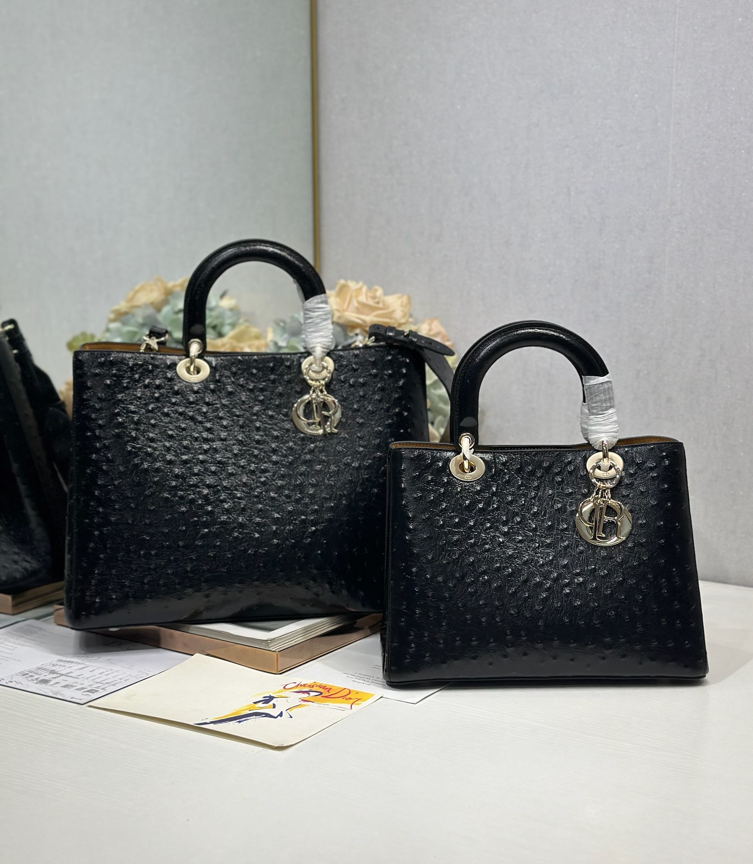 Dior Toujours Black Ostrich-Patterned Handbag, Elegant Design, Available in Two Sizes 2 Dior Toujours Black Ostrich-Patterned Handbag, Elegant Design, Available in Two Sizes